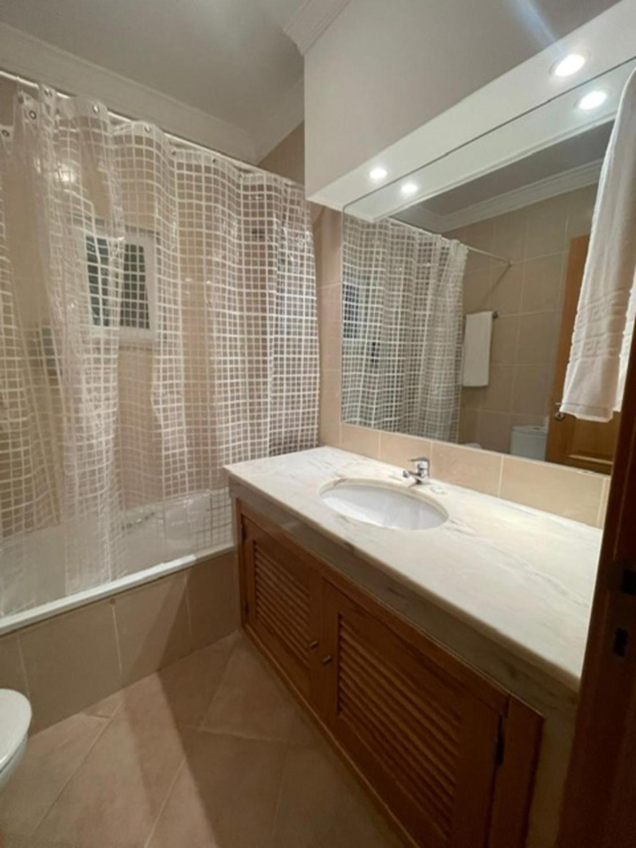 Two-Bedroom House - Photo 9