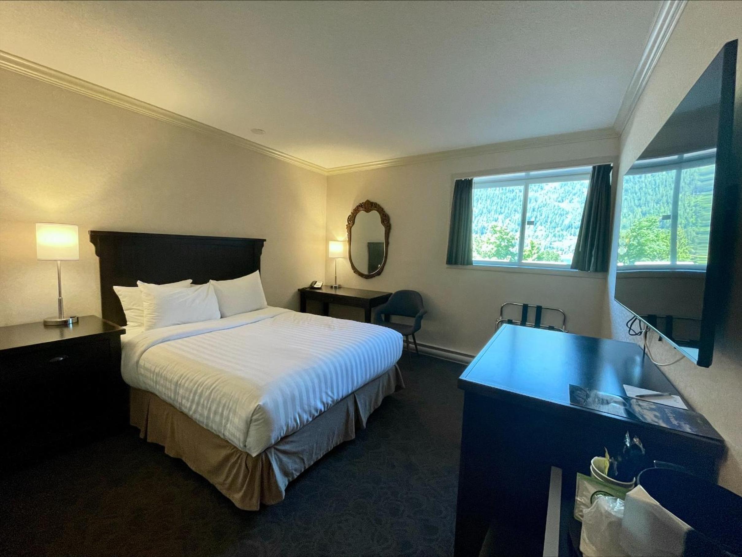 Queen Room - Photo 1