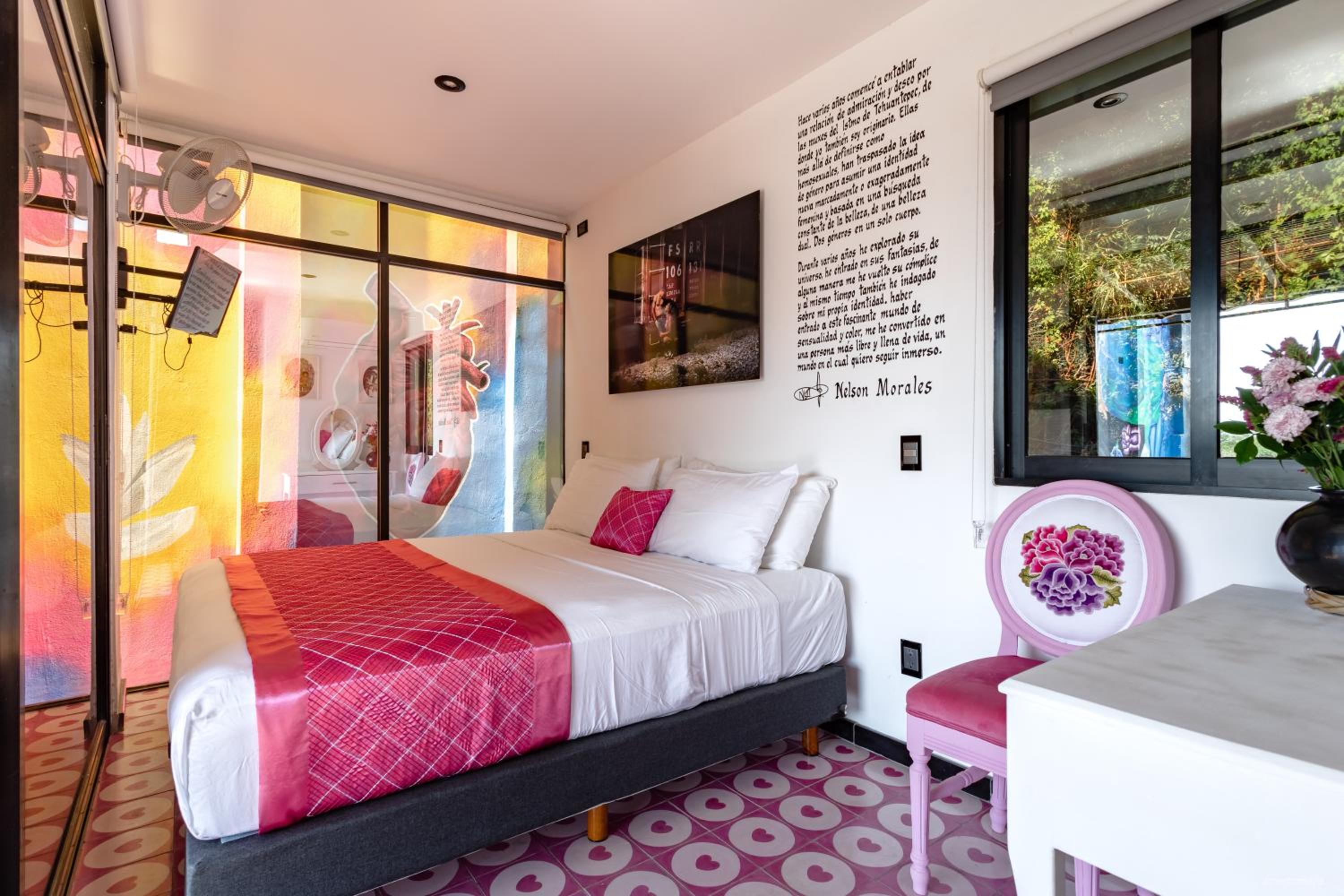 King Room with Pool View photo 2