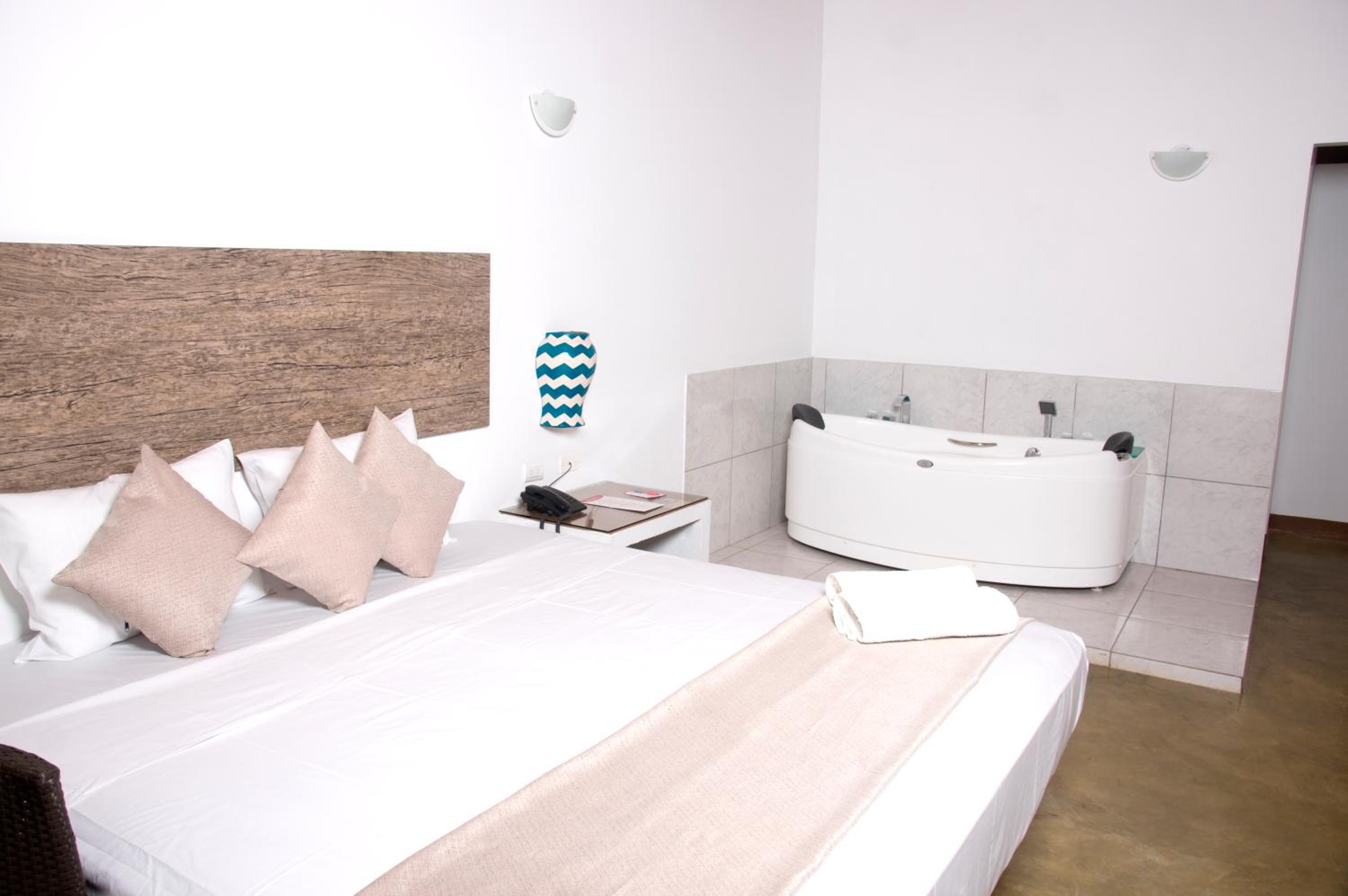 Double Room with Spa Bath photo 1