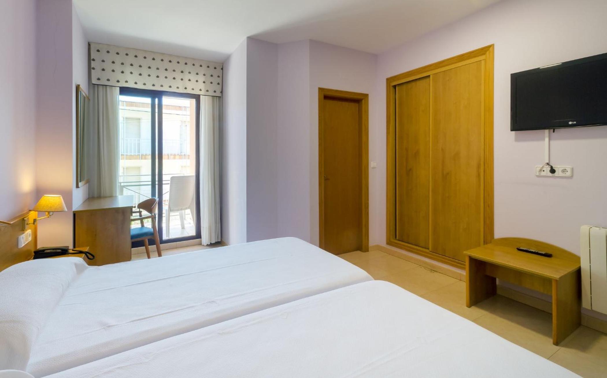 Double or Twin Room - Photo 3