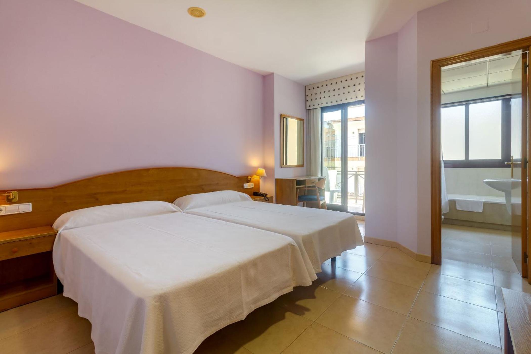 Double or Twin Room - Photo 2