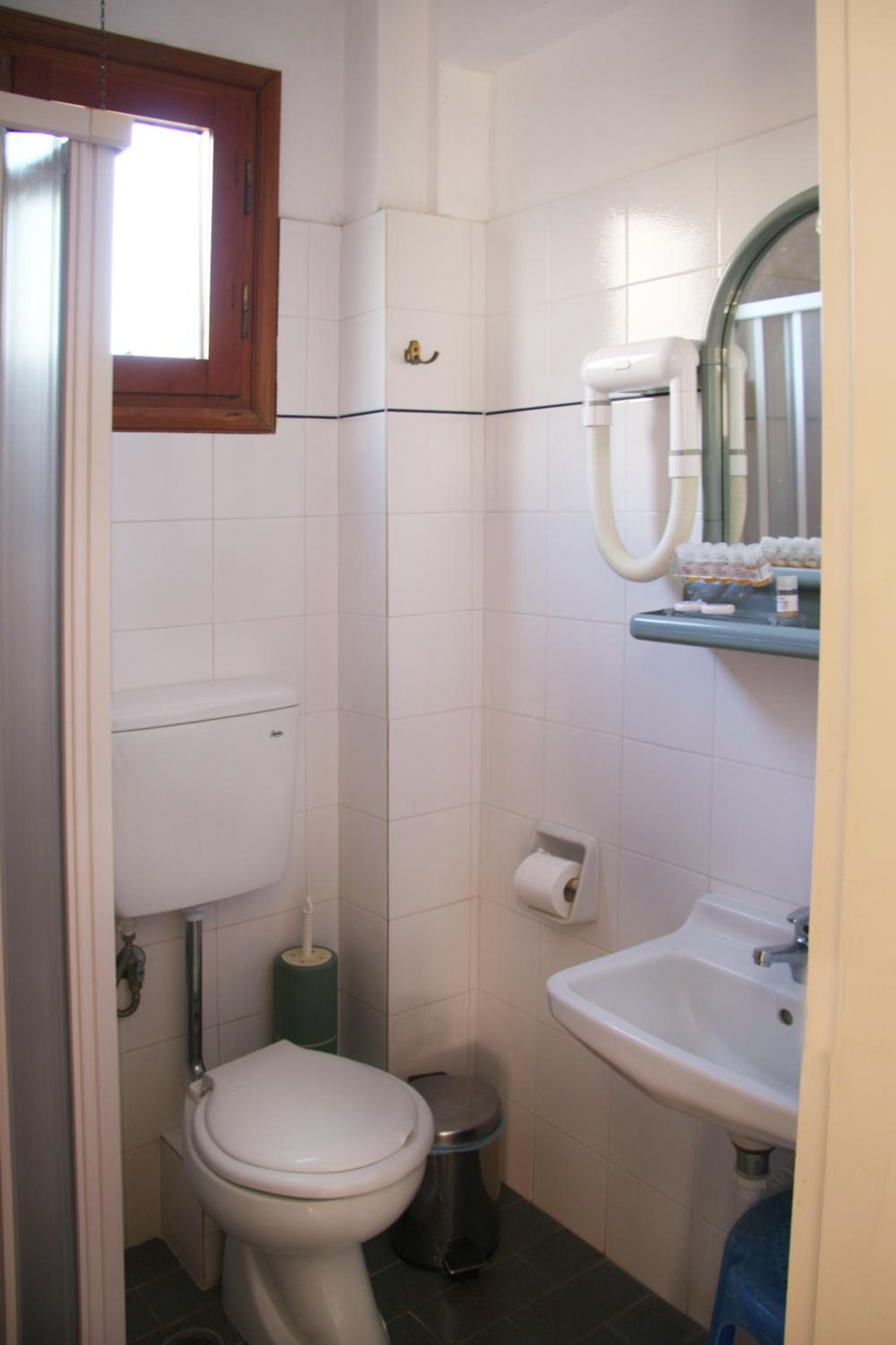 Quadruple Room - Photo 15