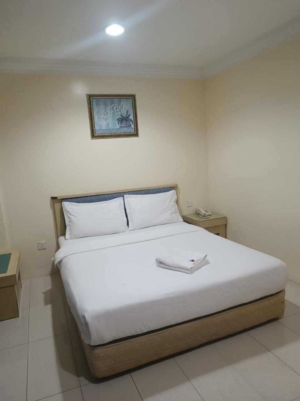 Queen Room photo 1