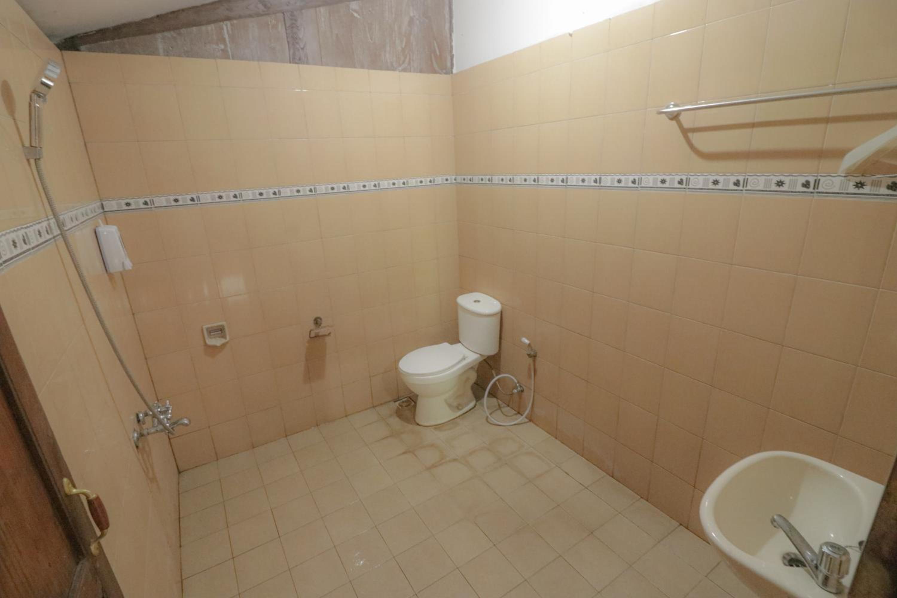 Executive Suite - Photo 17