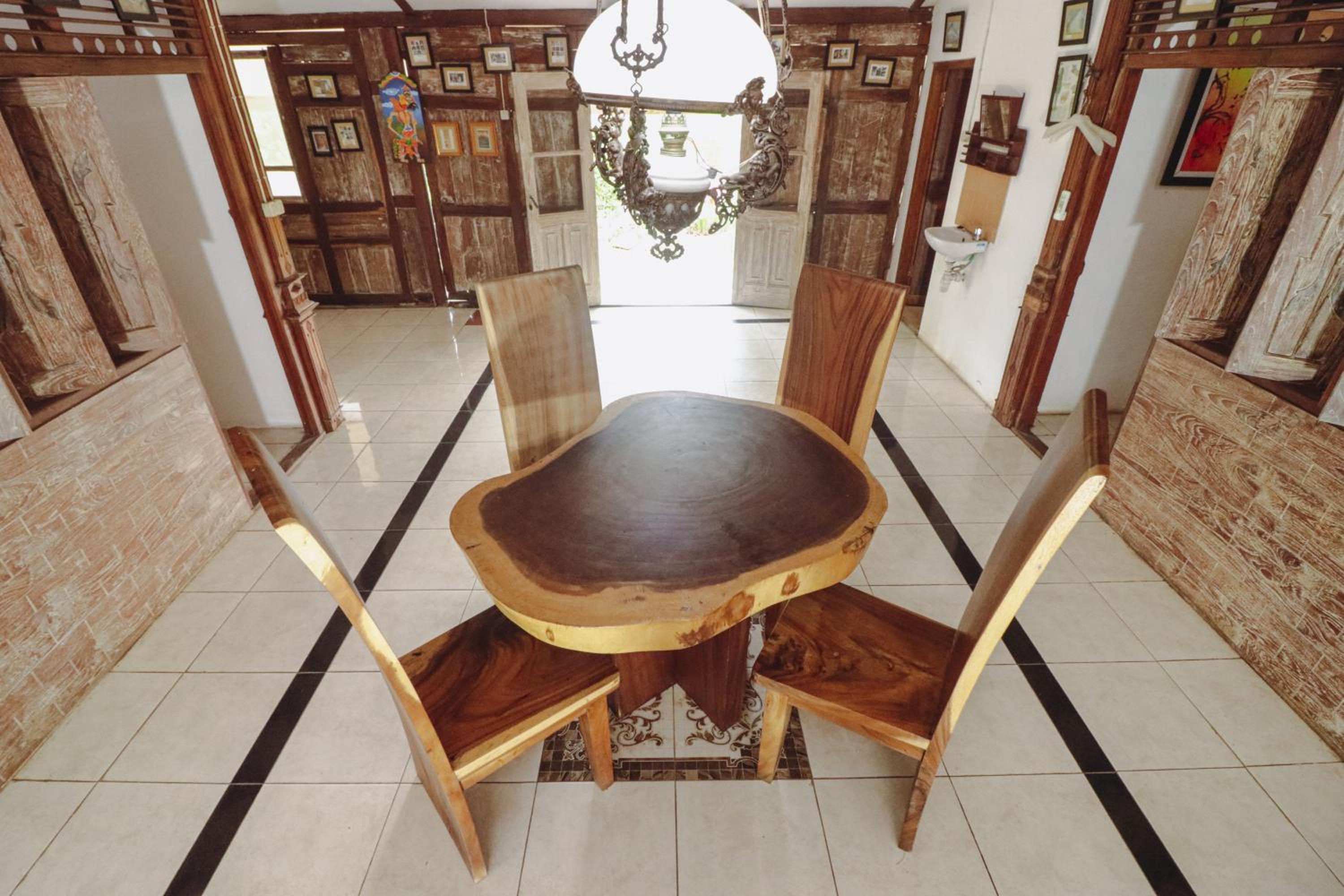 Executive Suite - Photo 13