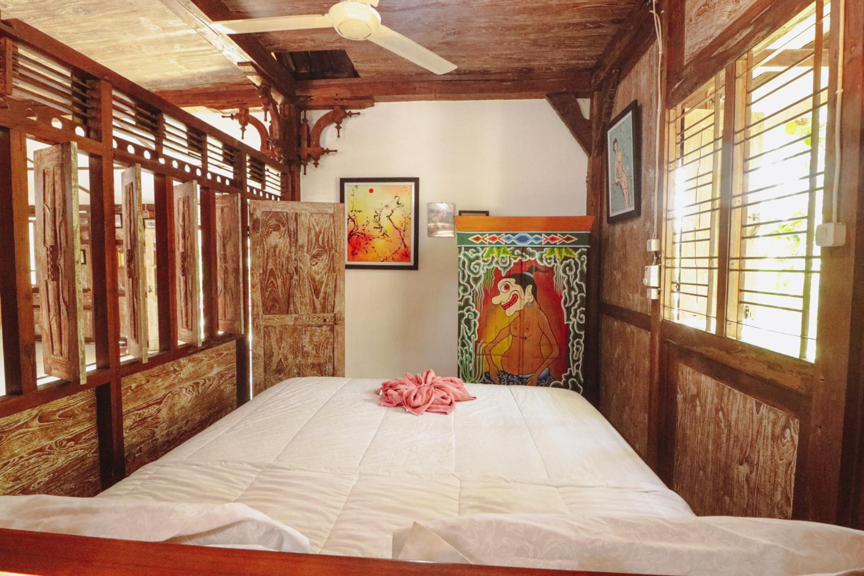 Executive Suite - Photo 14