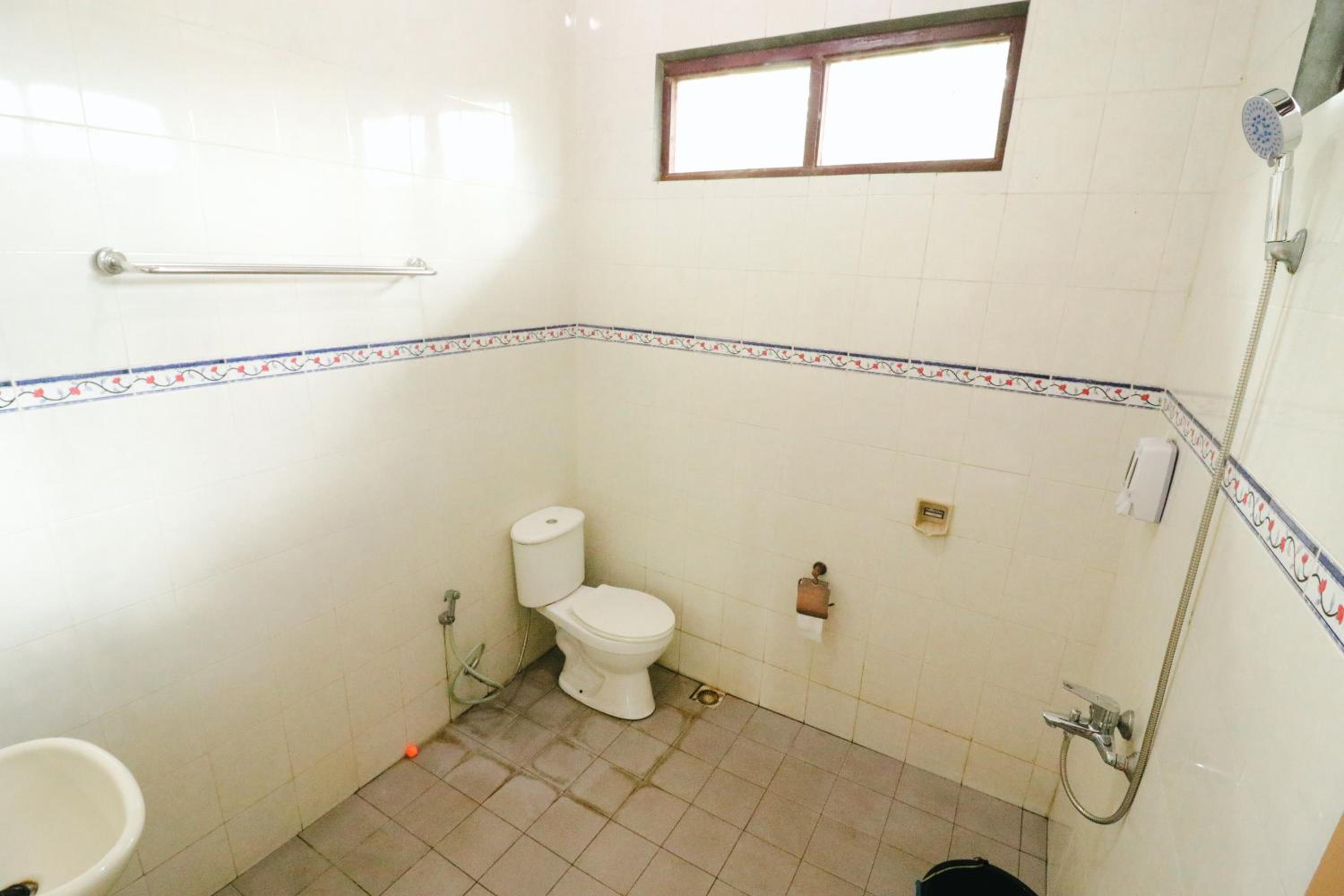 Executive Suite - Photo 7