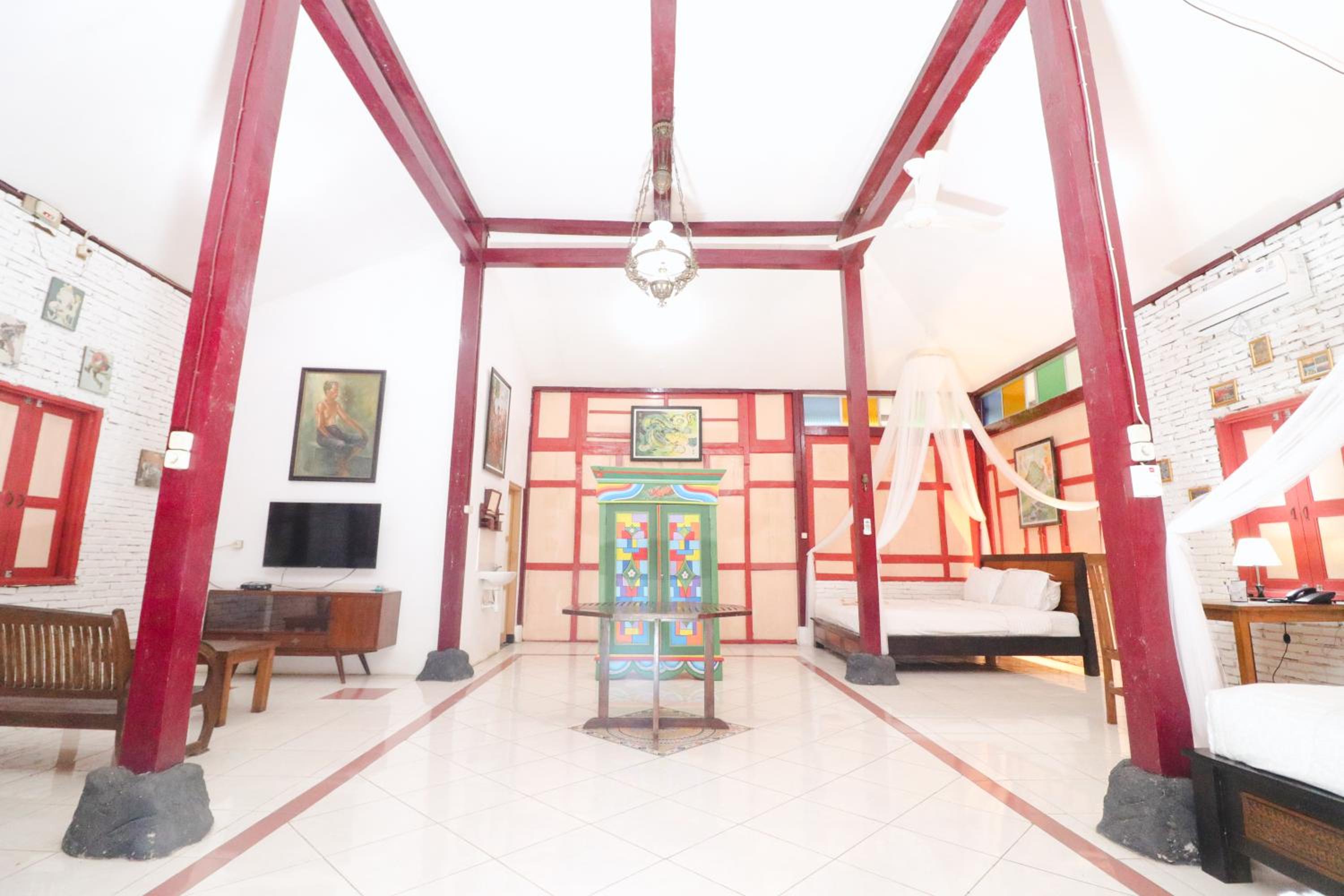 Executive Suite - Photo 8