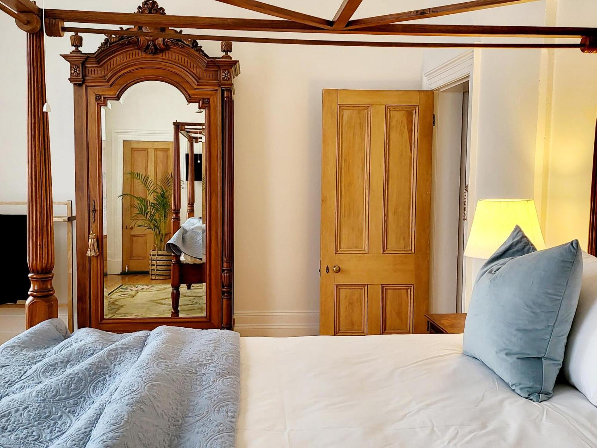 Three-Bedroom Apartment - Photo 3