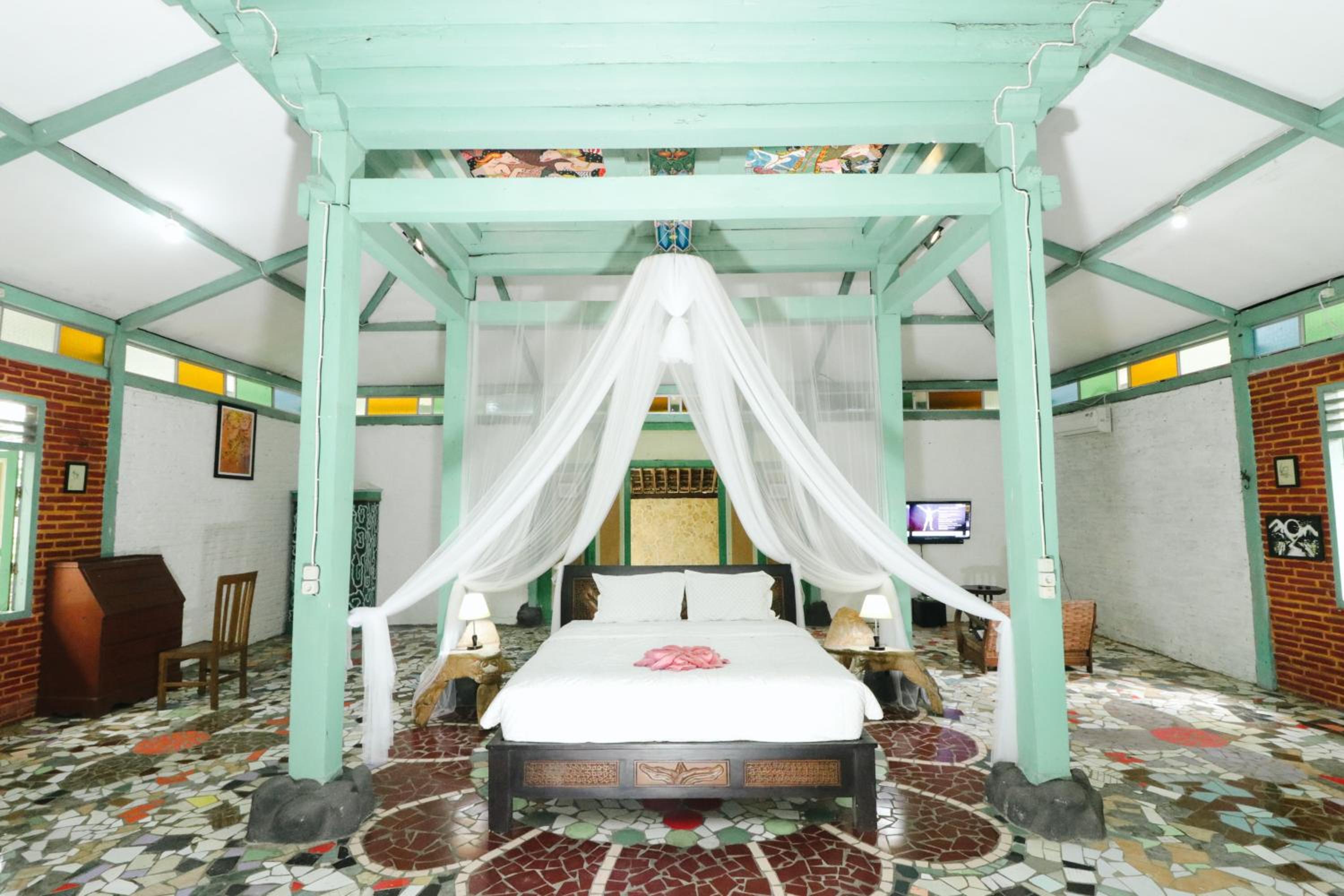 One-Bedroom Villa - Photo 3