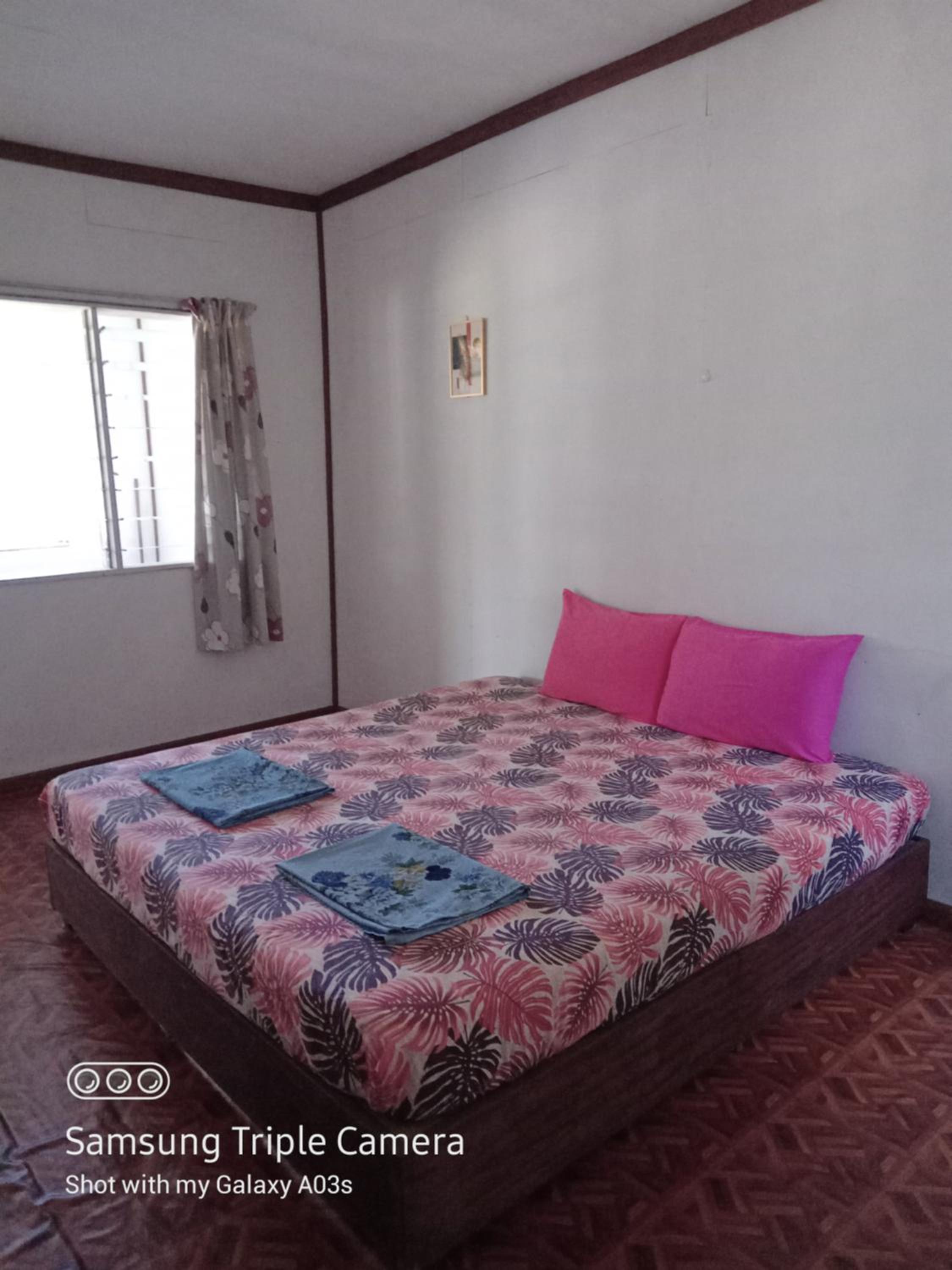 Twin Room with Private Bathroom photo 3