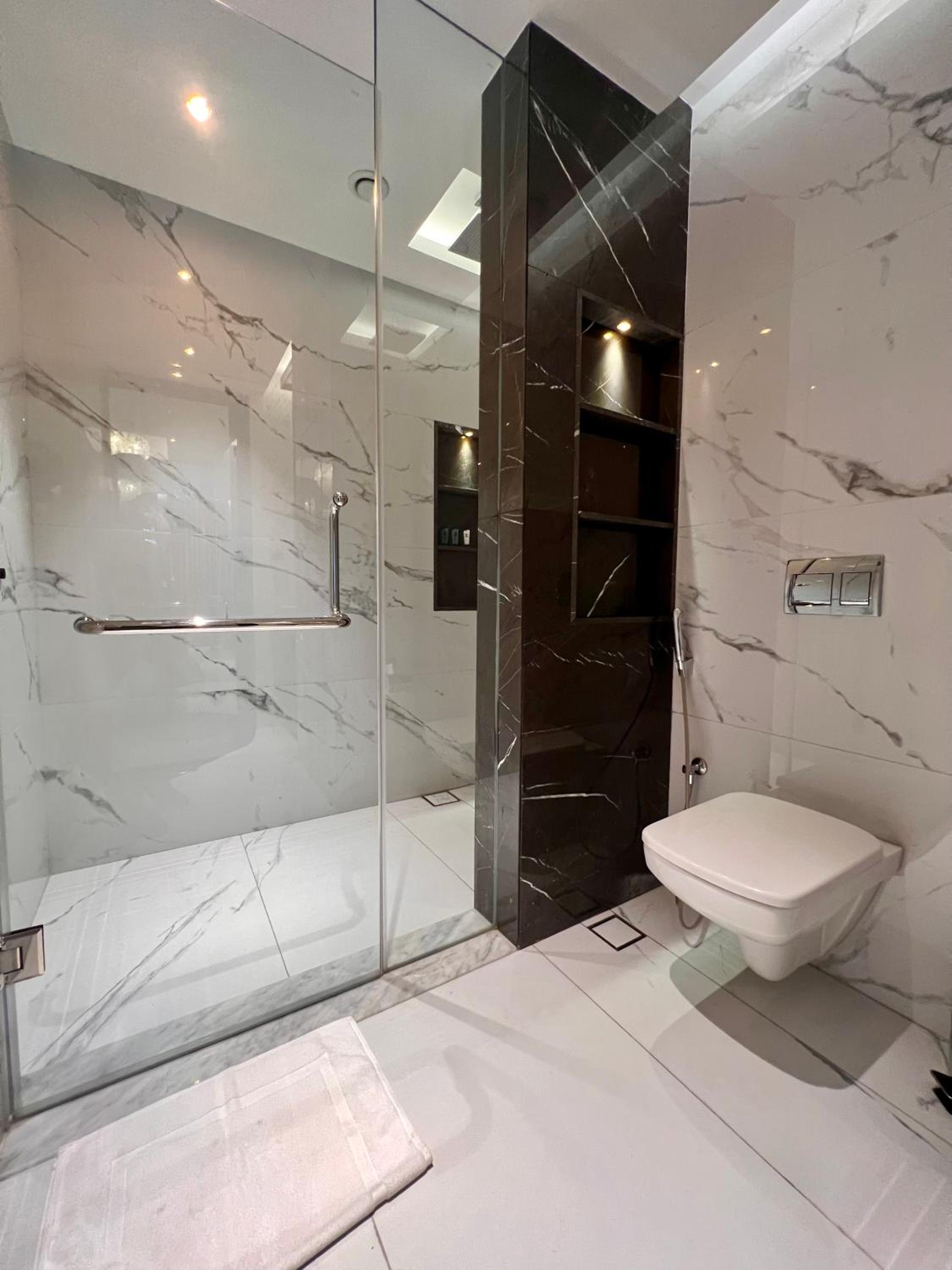 Executive Suite - Photo 5