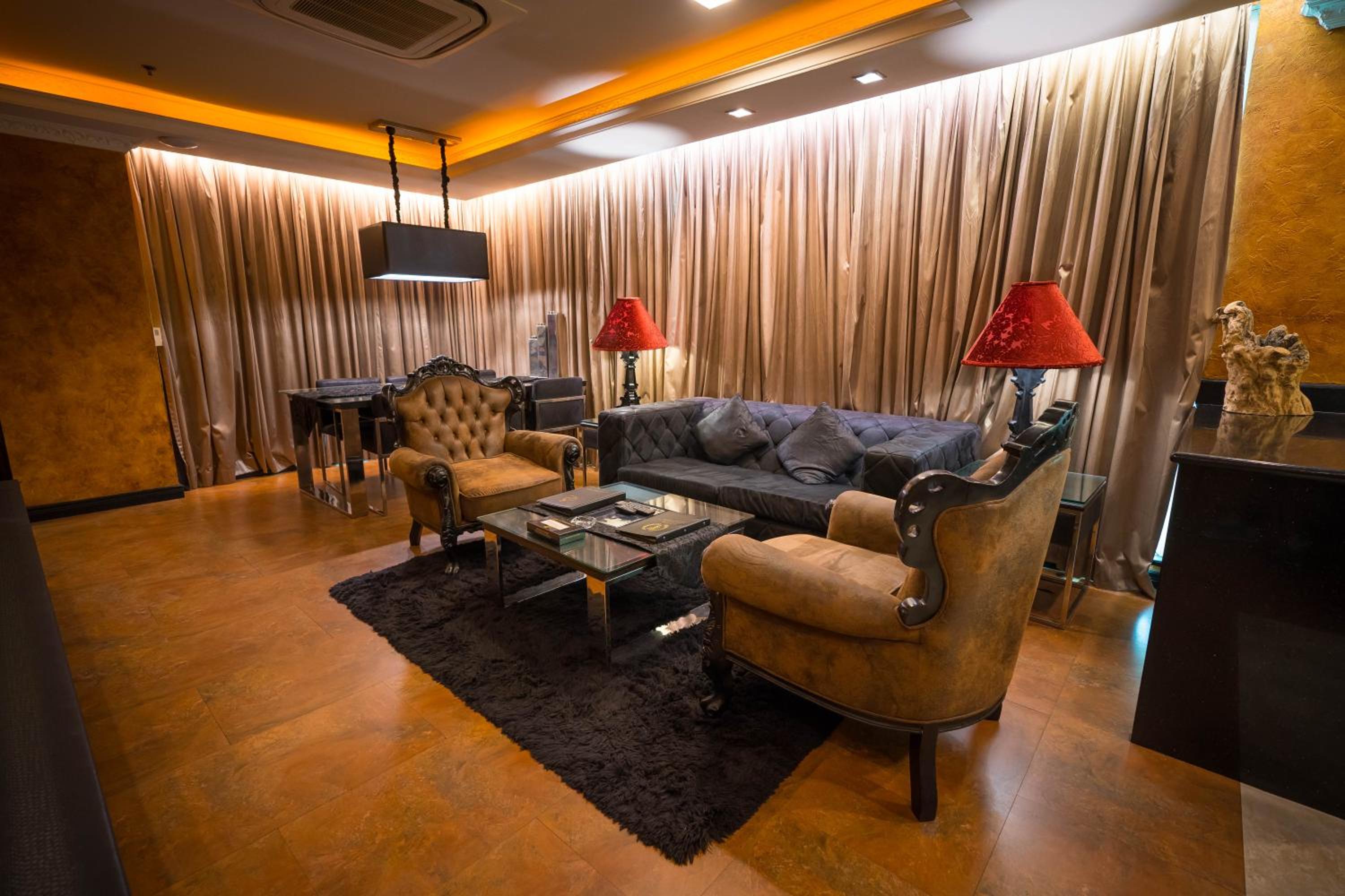Two-Bedroom Apartment - Photo 3