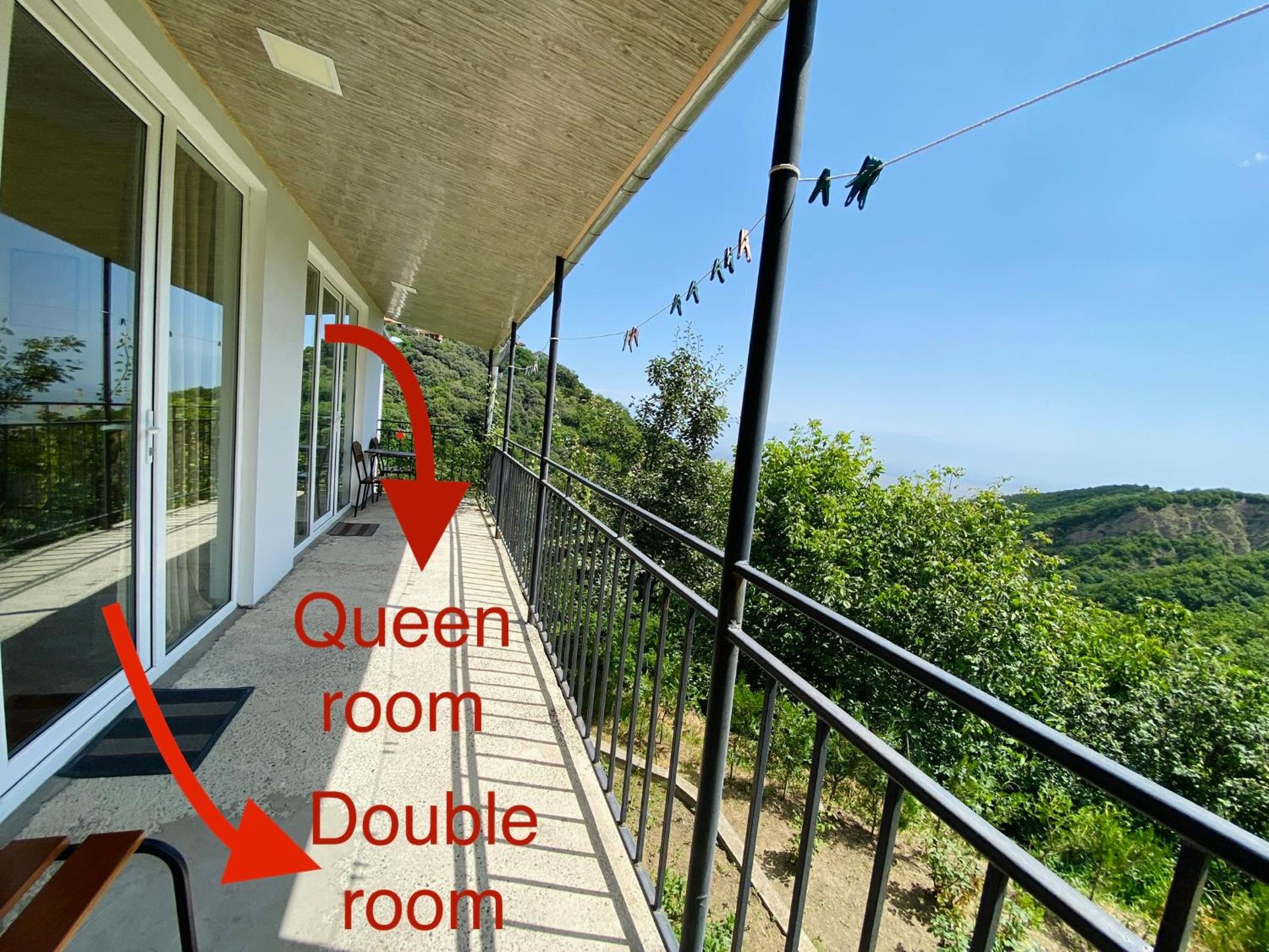 Queen Room with Balcony - Photo 13