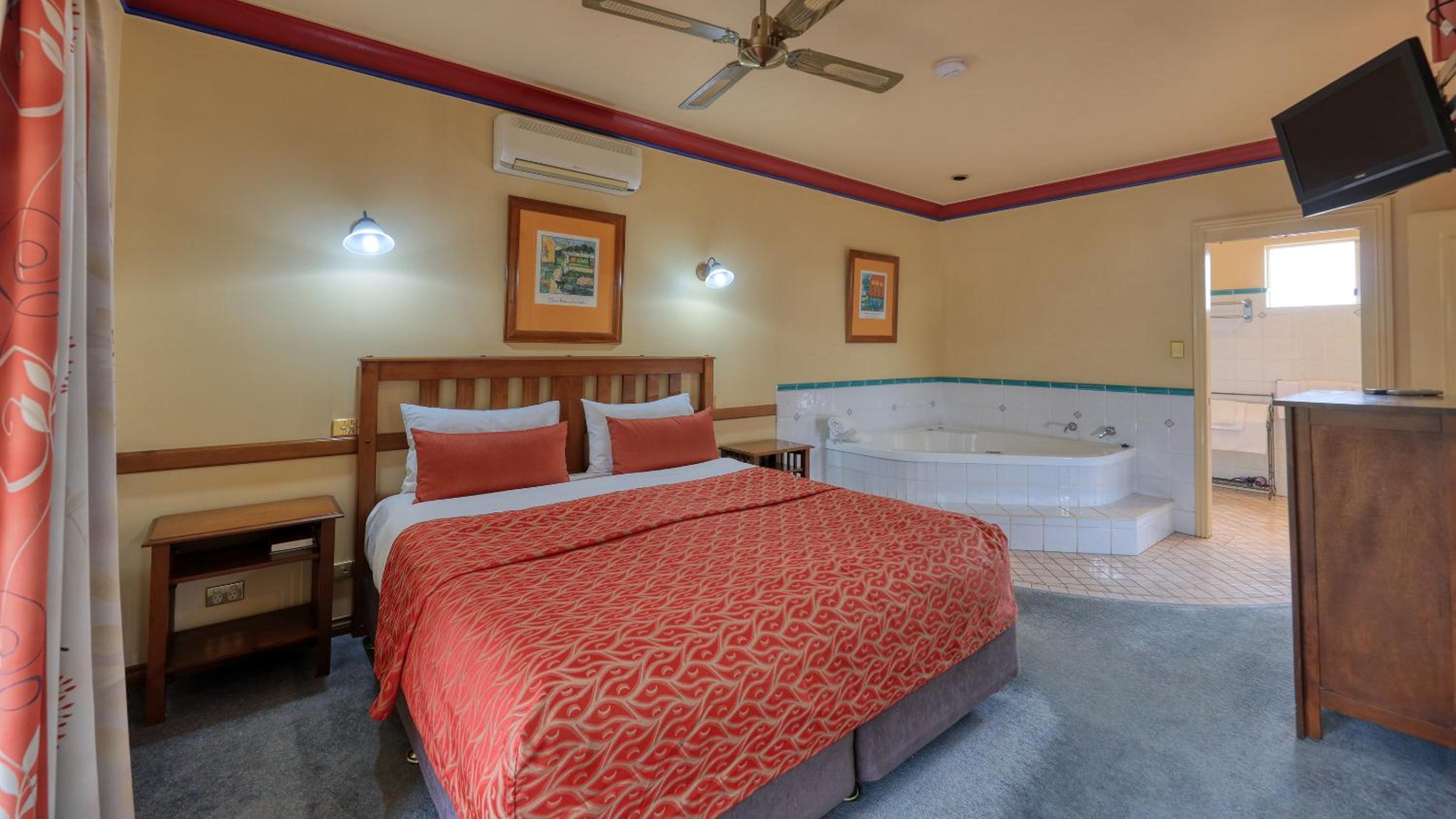 Executive Suite with Spa Bath