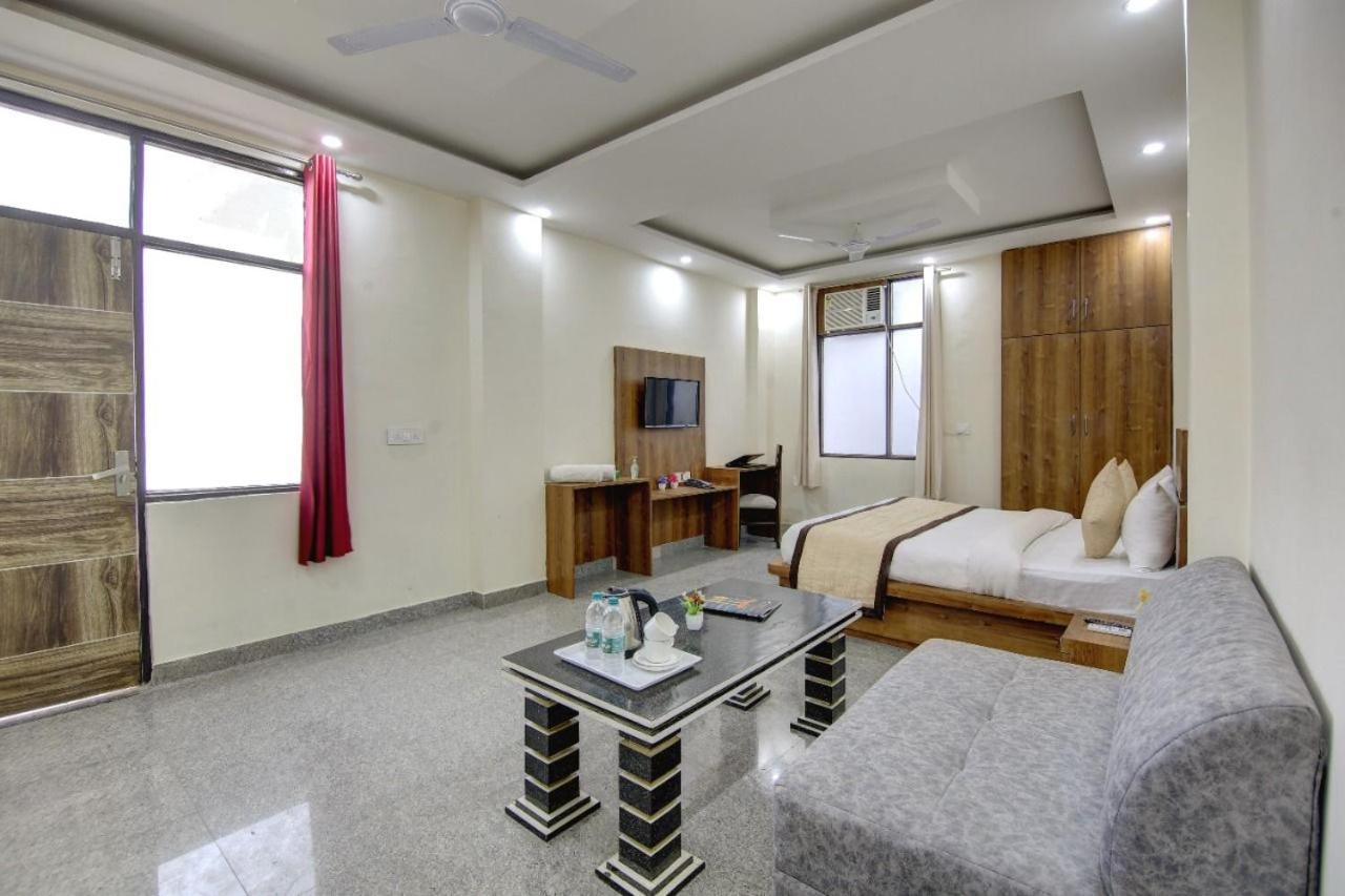 Family Room - Photo 2
