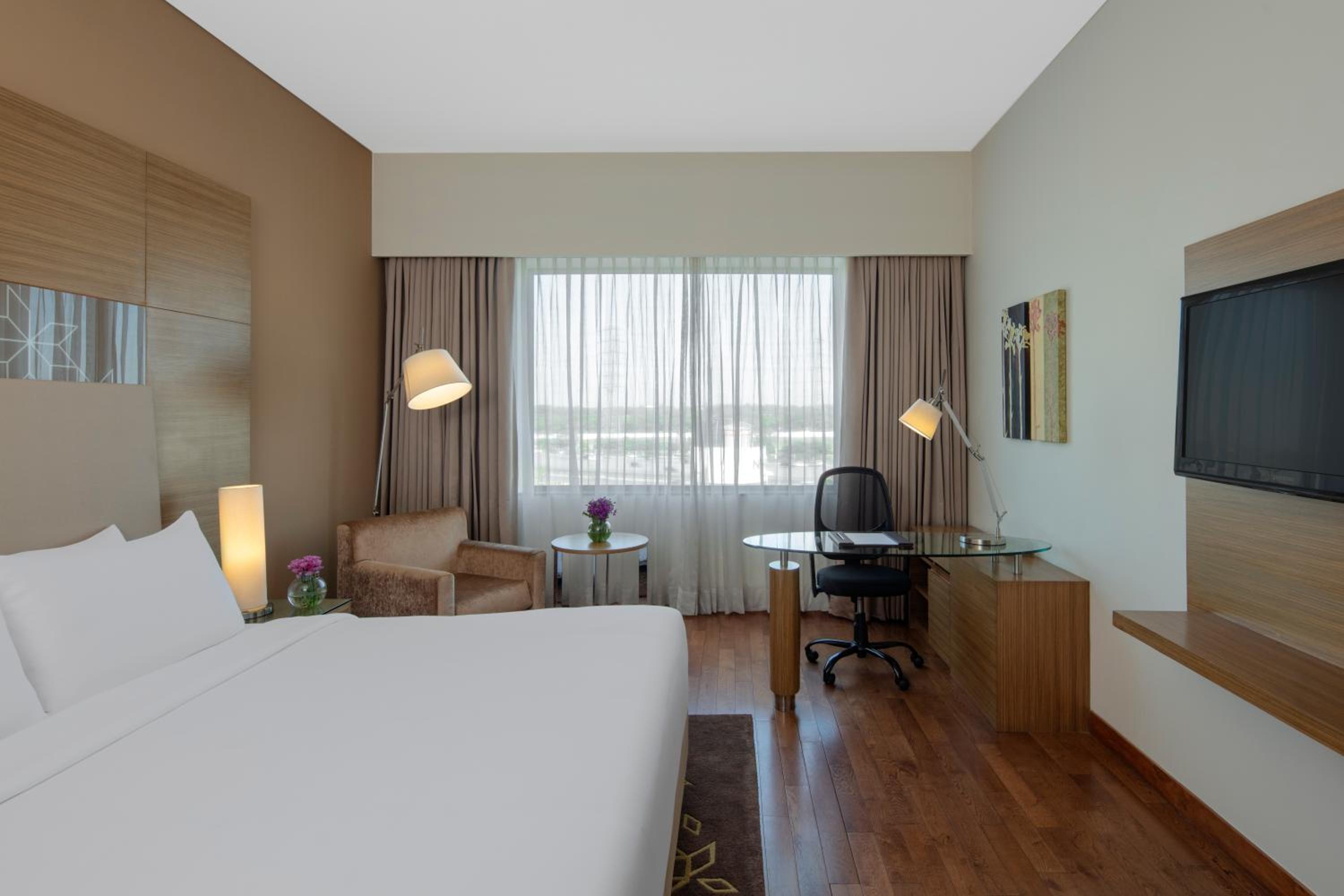 Day Use Room from 11AM - 5PM for same day Check In & Check Out - No Overnight Stay allowed - No Multiple Days Stay Allowed - Photo 2