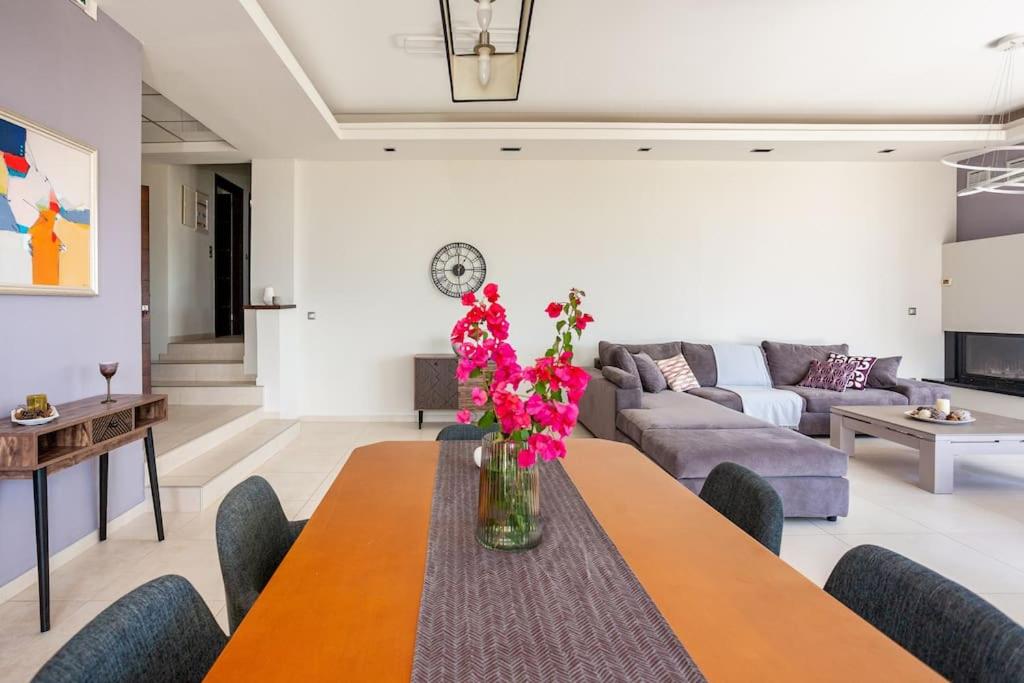 Three-Bedroom Villa photo 1