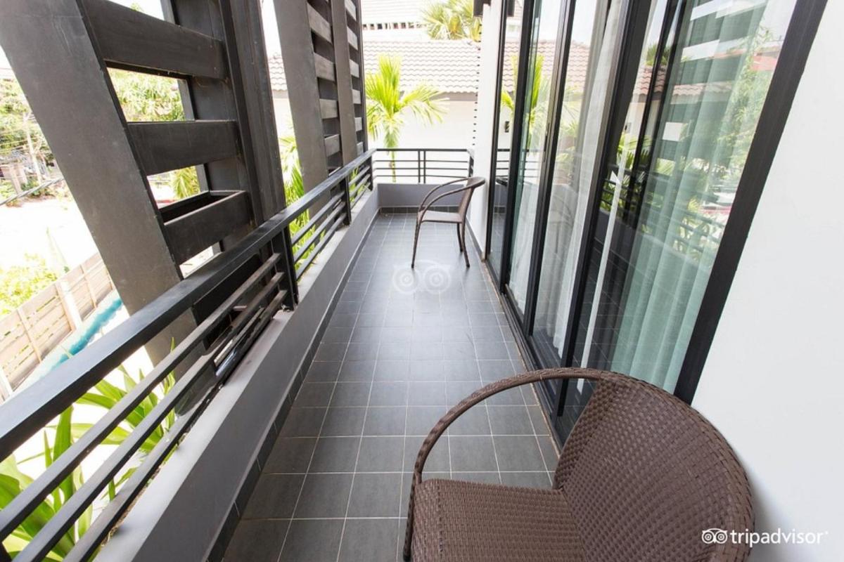Deluxe Double Room with Balcony - Photo 13
