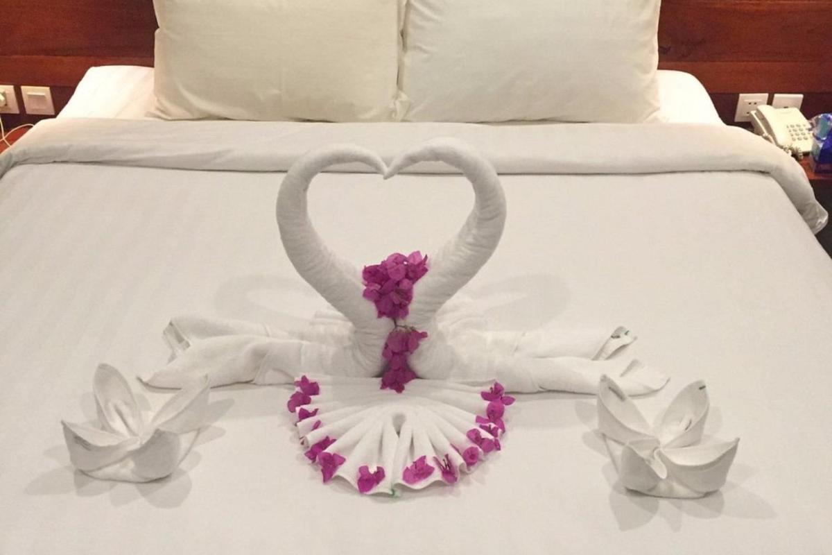 Deluxe Double or Twin Room with Pool View - Photo 6
