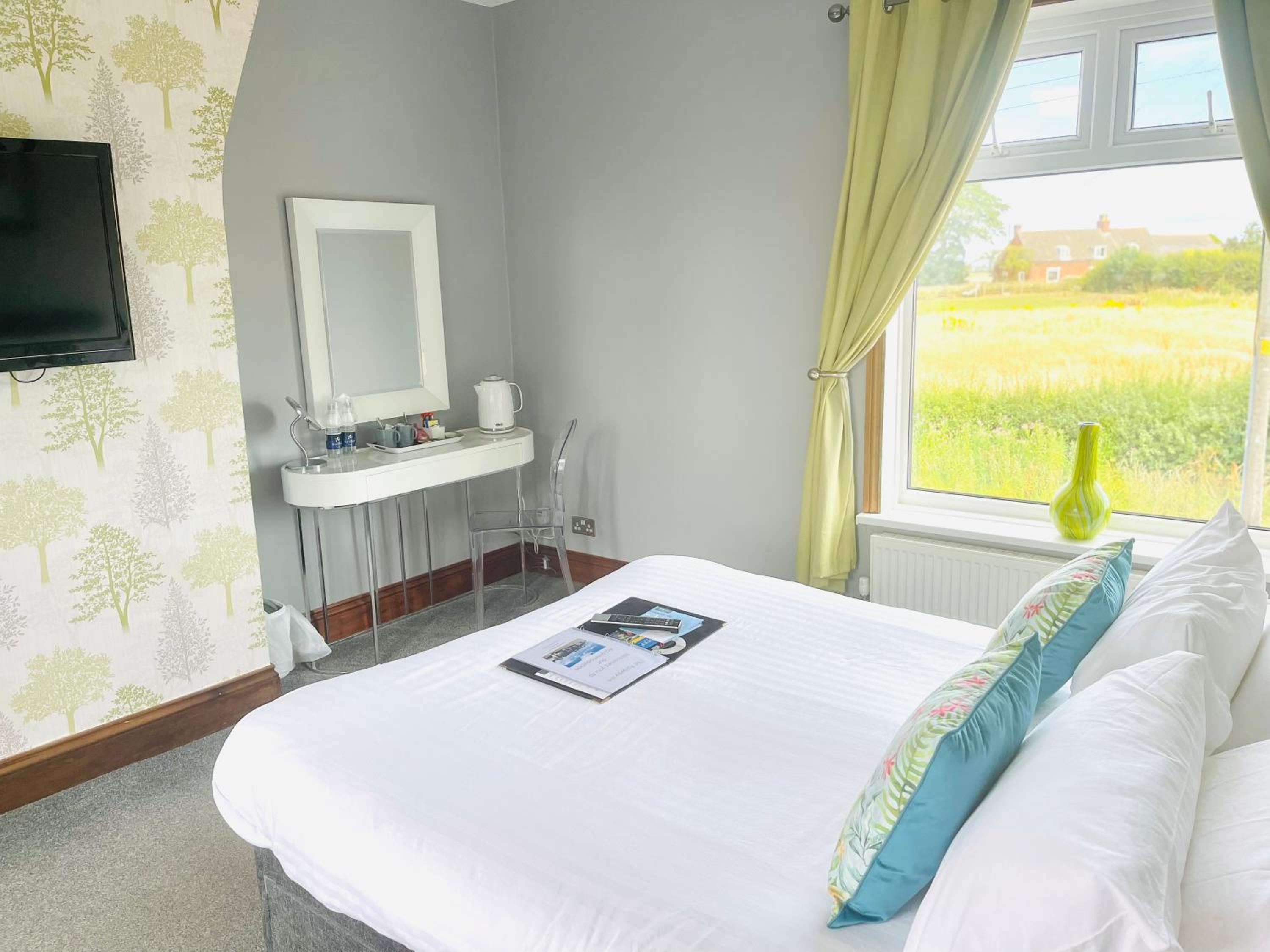 Double Room with Balcony - Photo 17