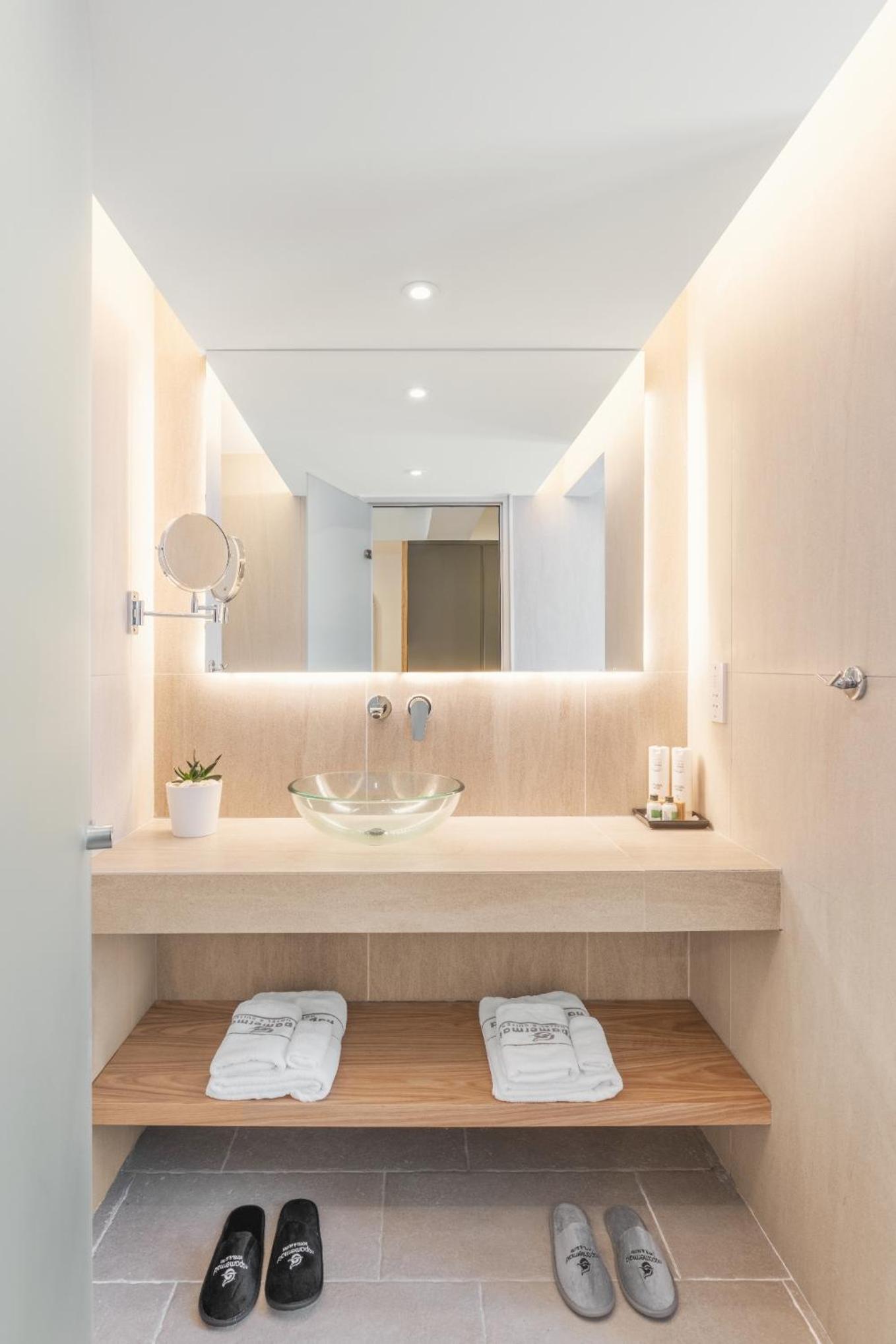 Executive Room - Photo 12