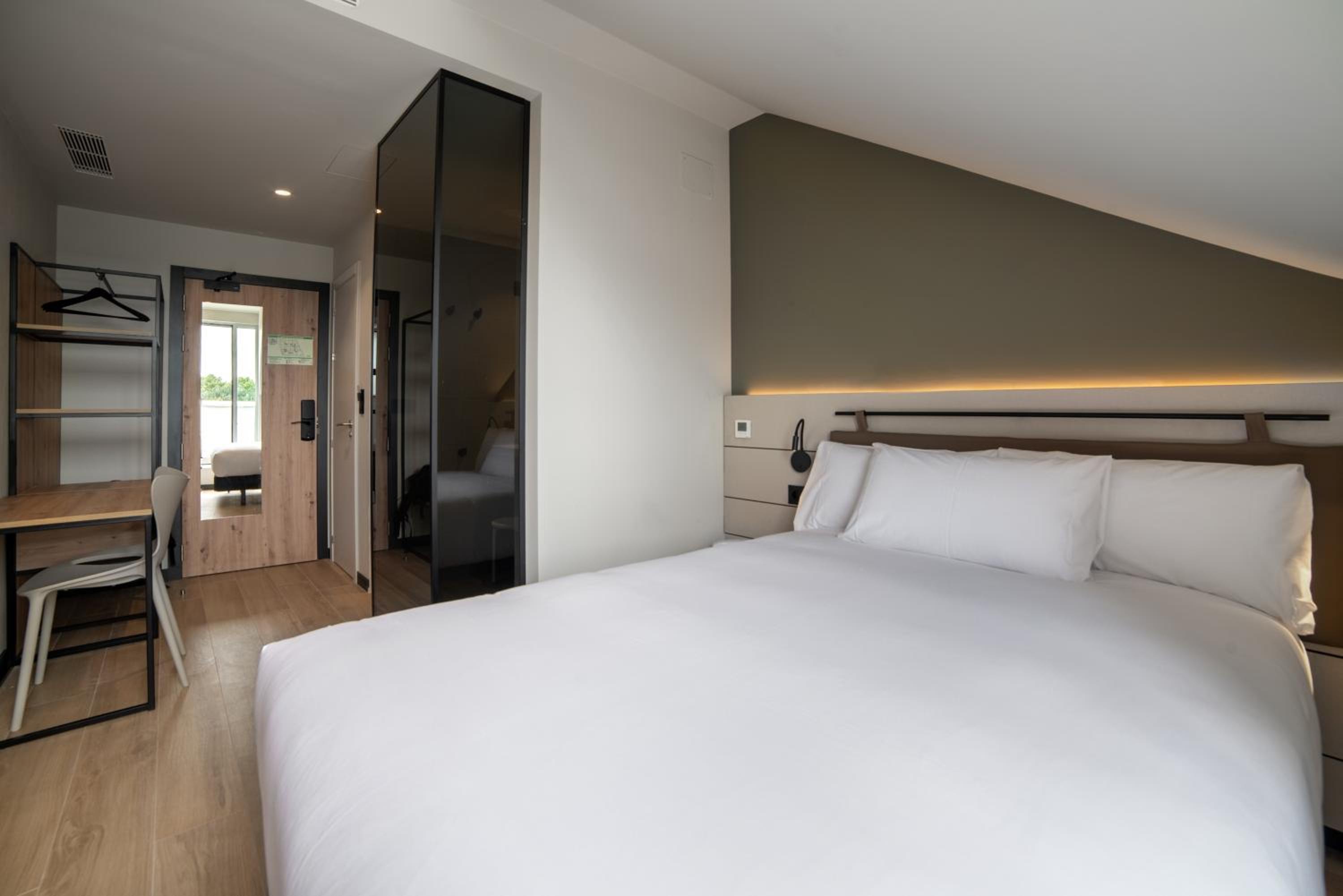 Double Room - Photo 5