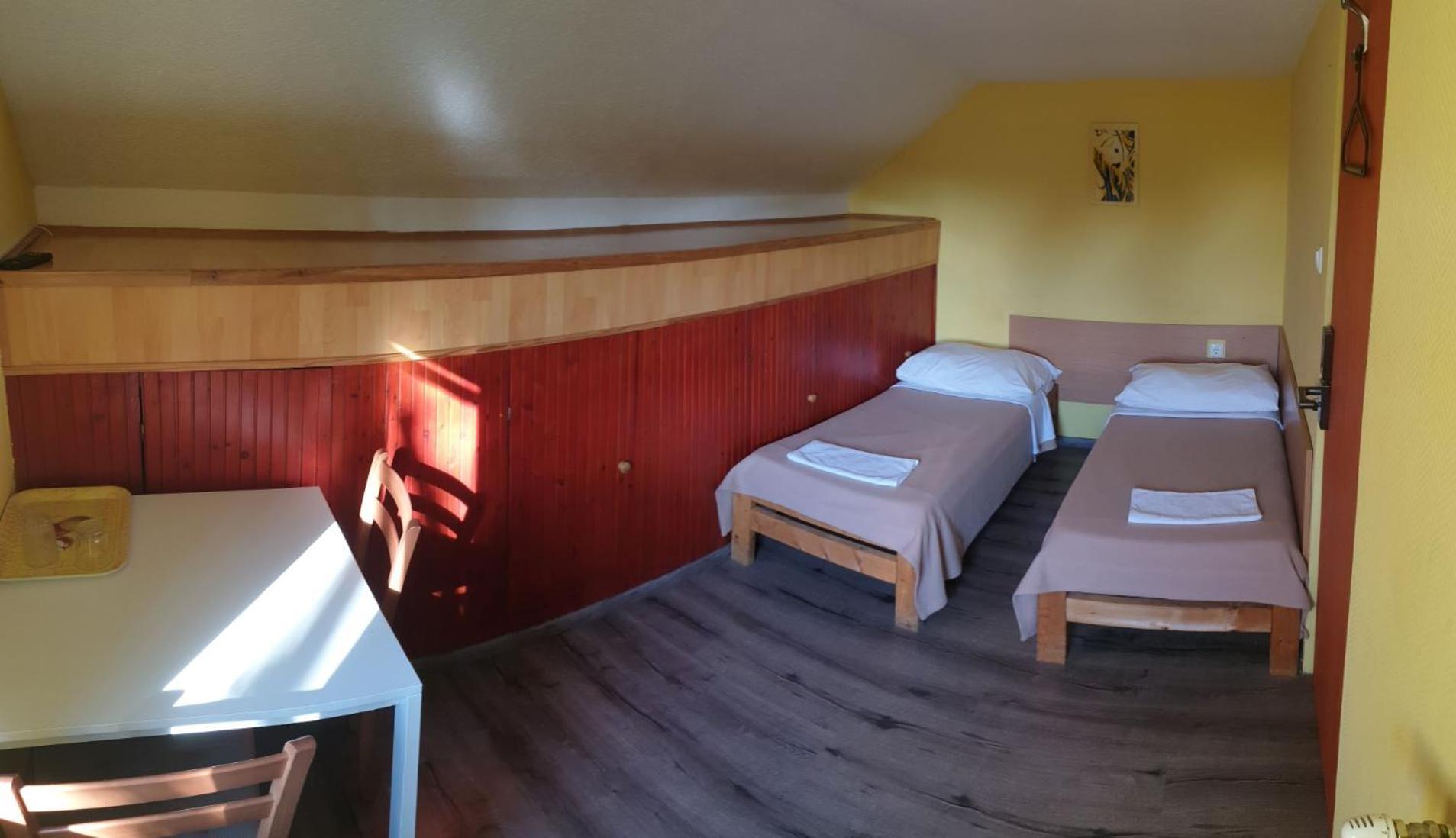 Twin Room - Photo 1