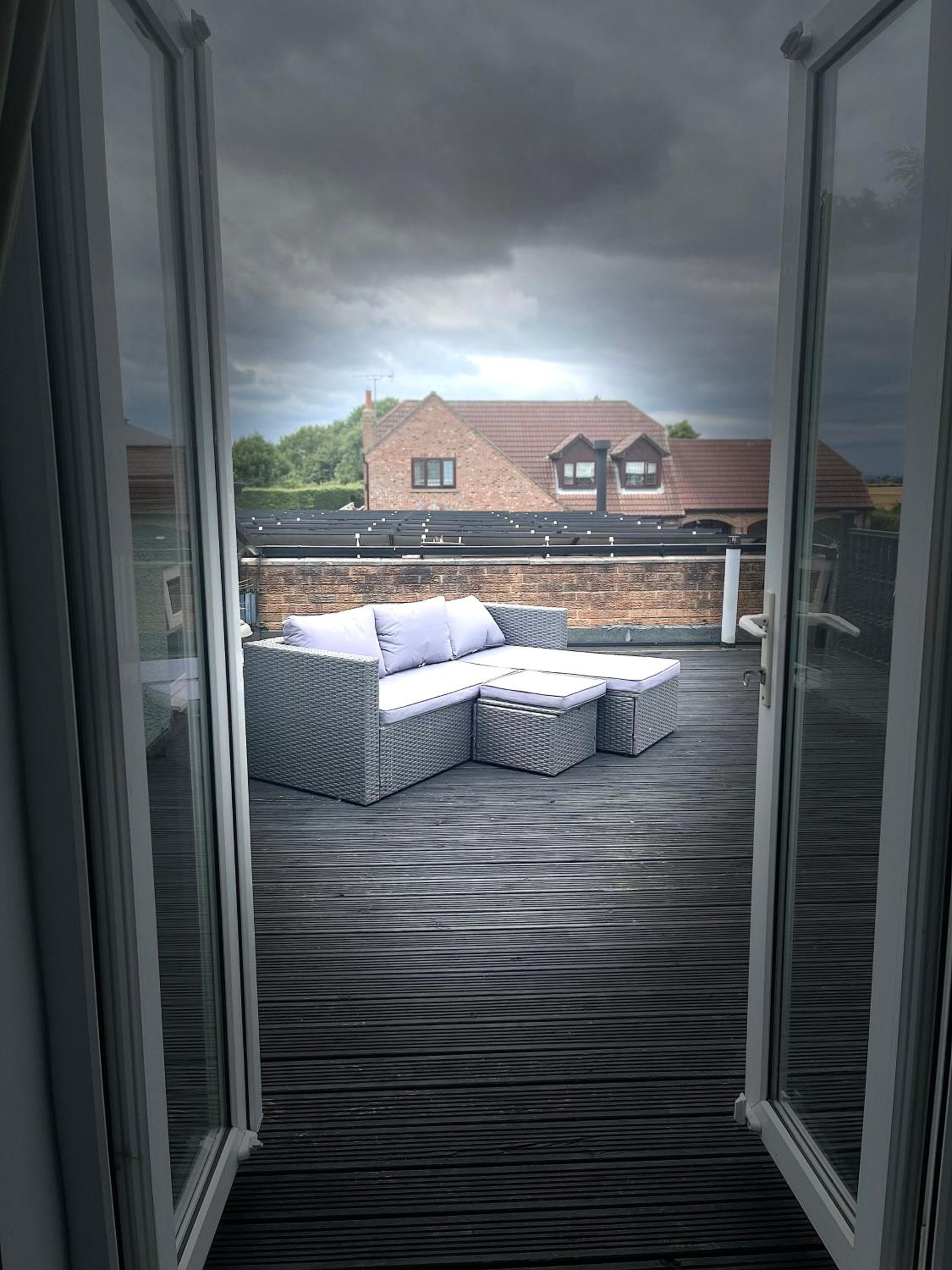 Double Room with Balcony - Photo 9