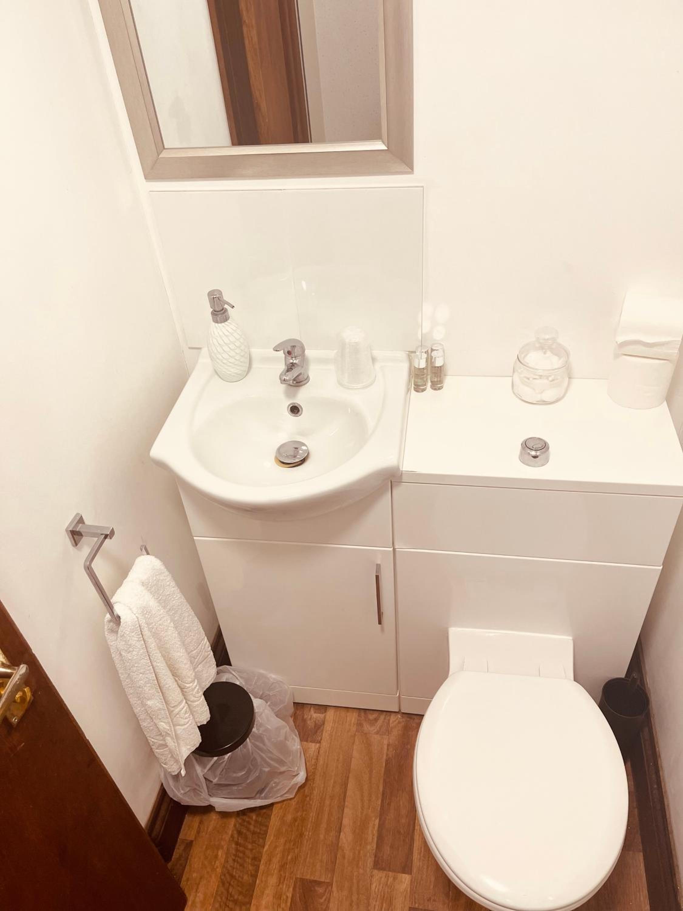 Double Room with Balcony - Photo 13