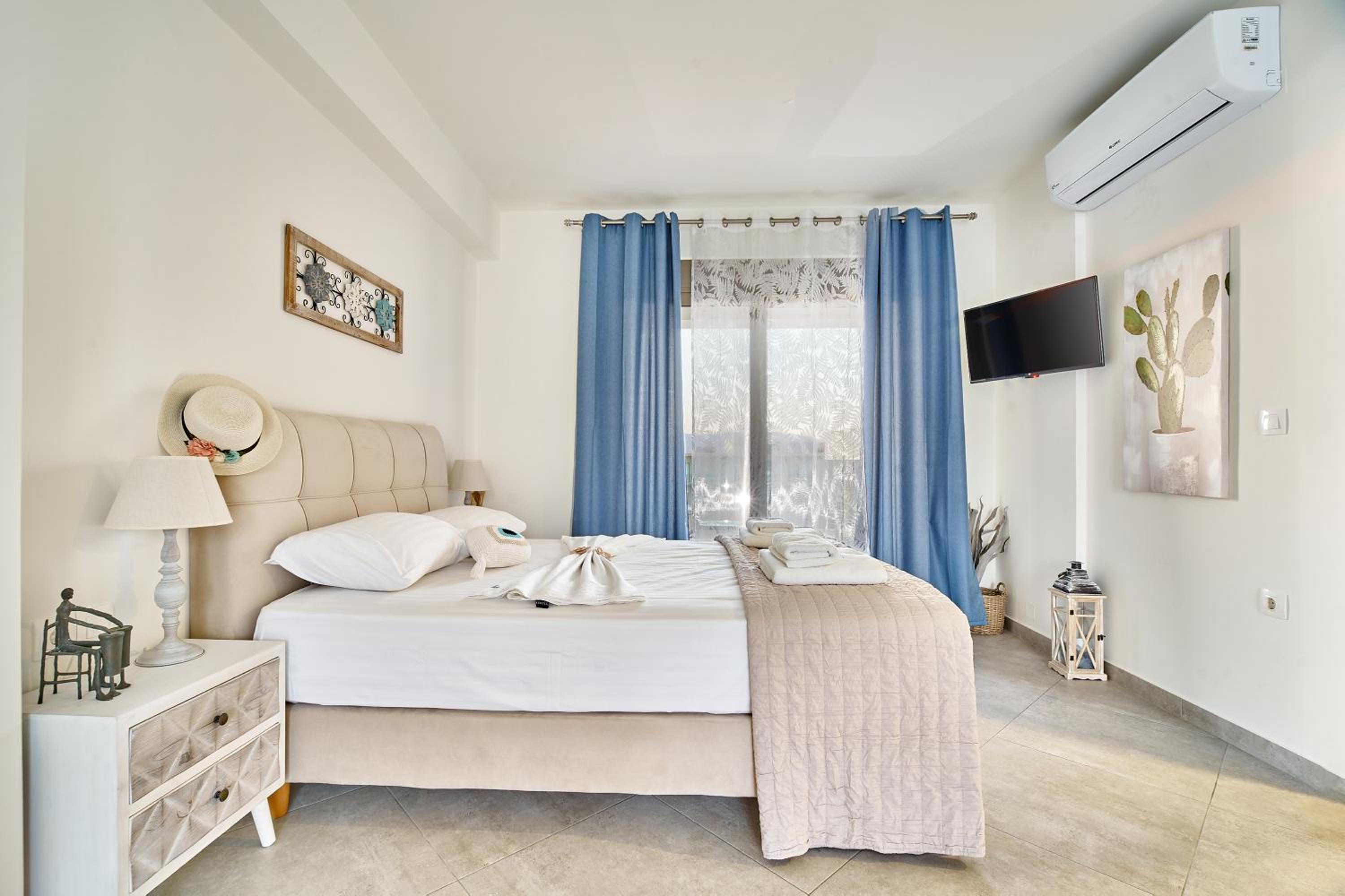One-Bedroom Apartment with Rooftop Spa Bath photo 1