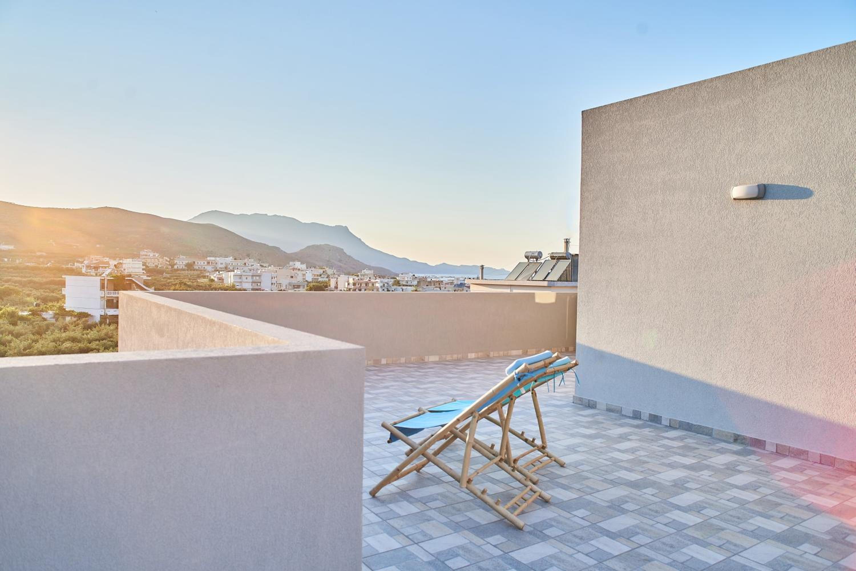 One-Bedroom Apartment with Rooftop Spa Bath photo 2