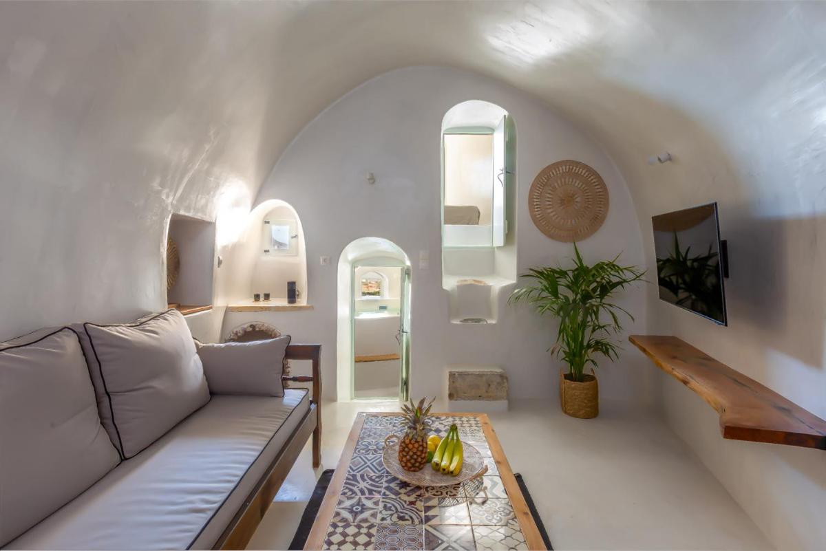 Castle Sea View Suite with indoor Jacuzzi photo 3
