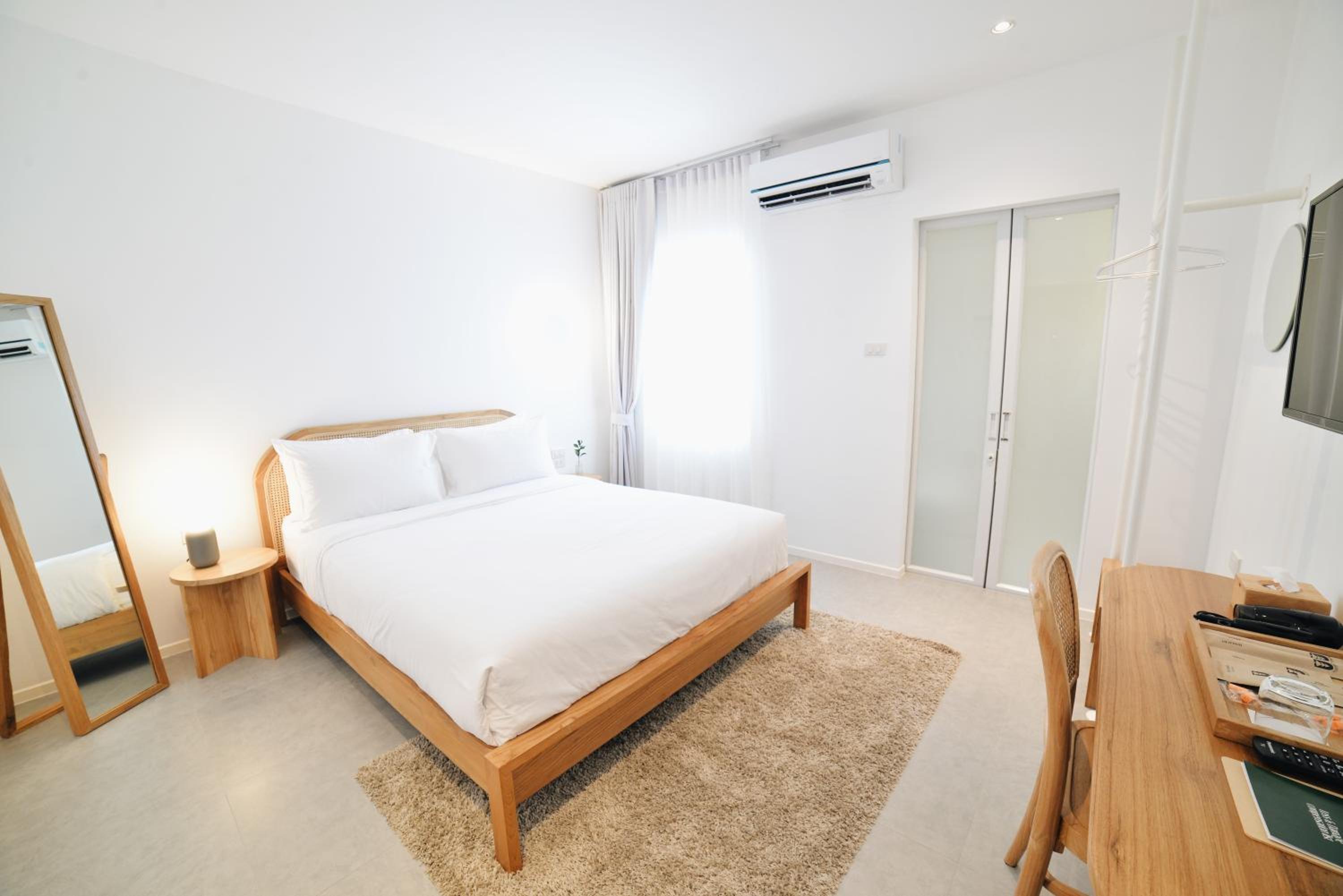 Standard Queen Room