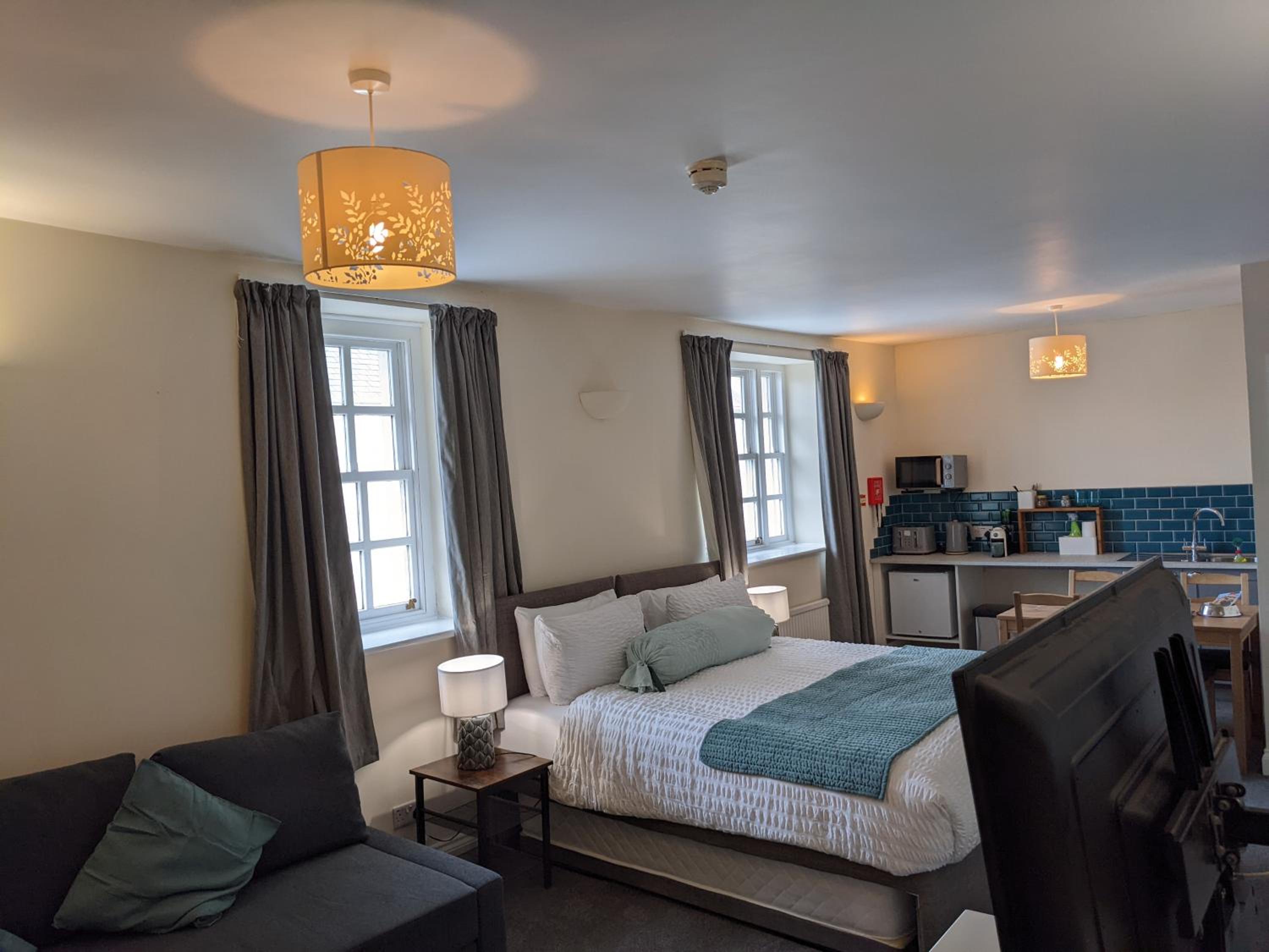 Superior King Suite - Photo 14
