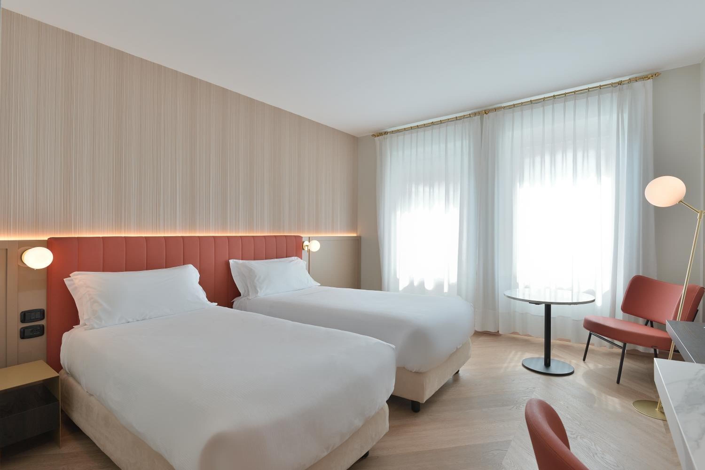 Deluxe Twin Room - Photo 2