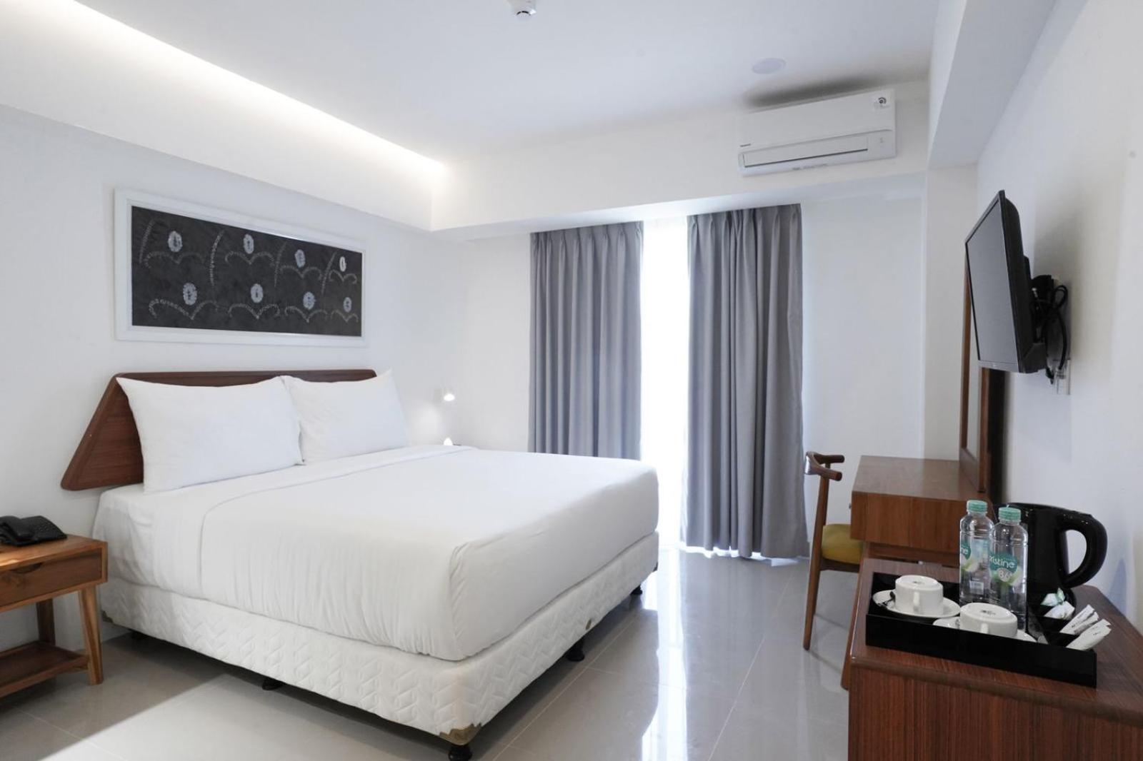 King Room with Pool View - Photo 1