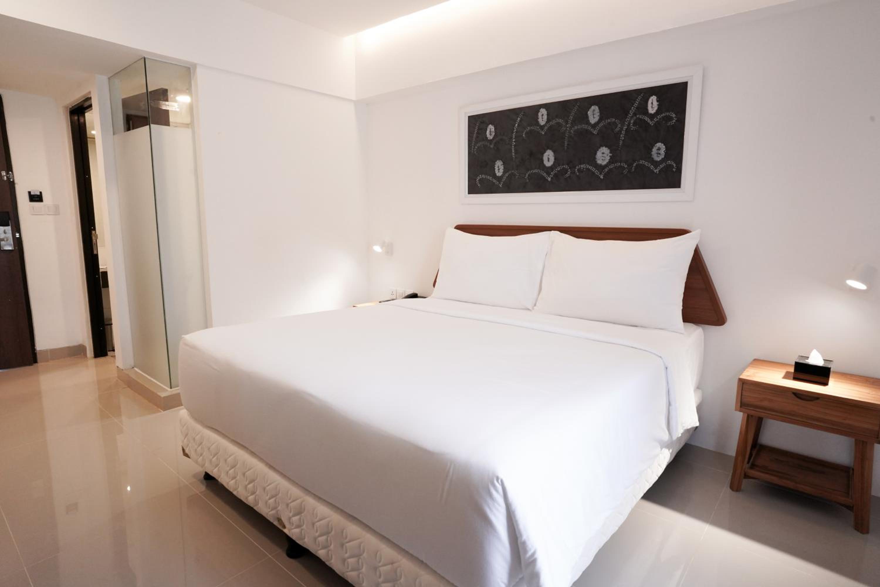 King Room with Pool View - Photo 2