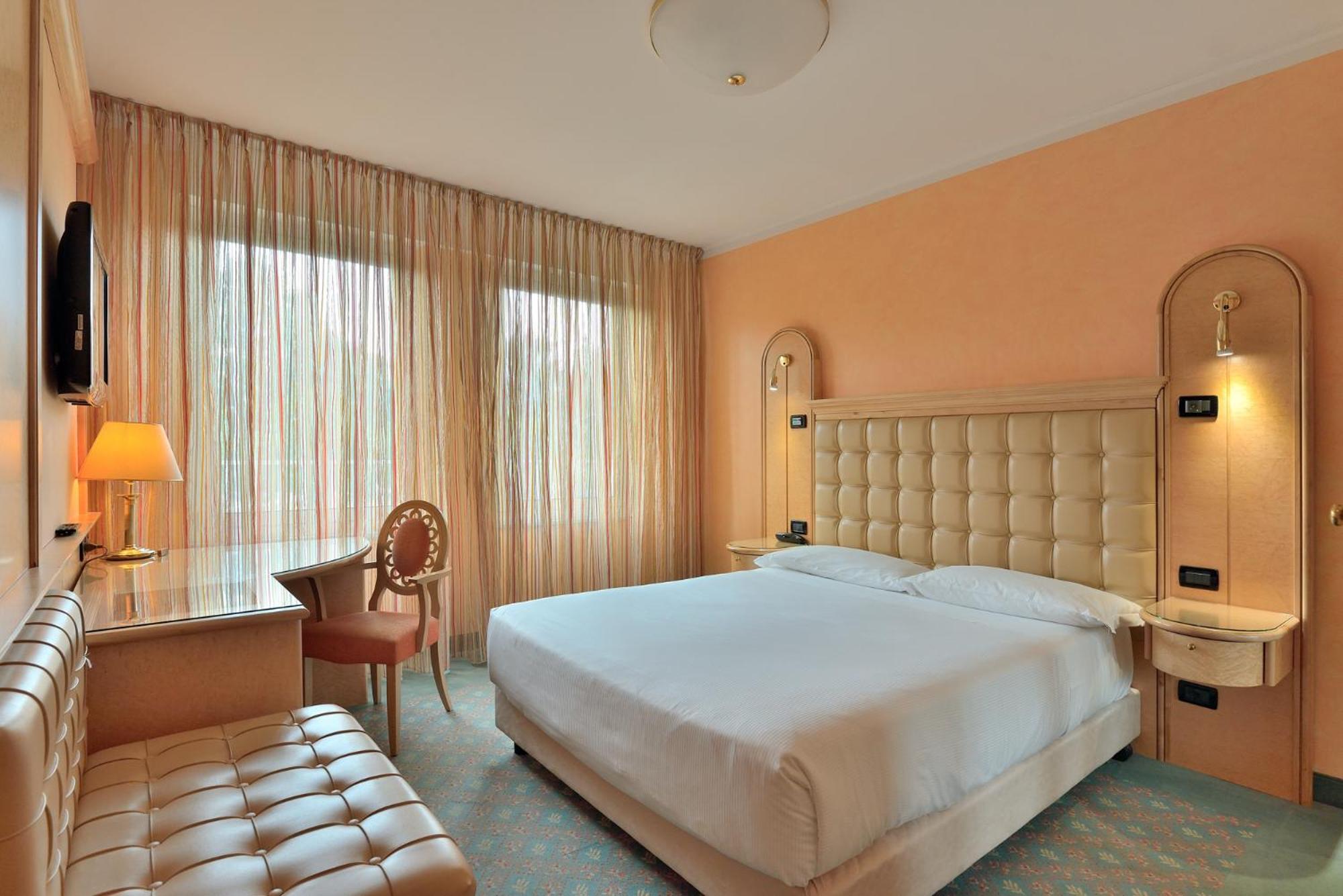 Executive Double Room - Photo 7