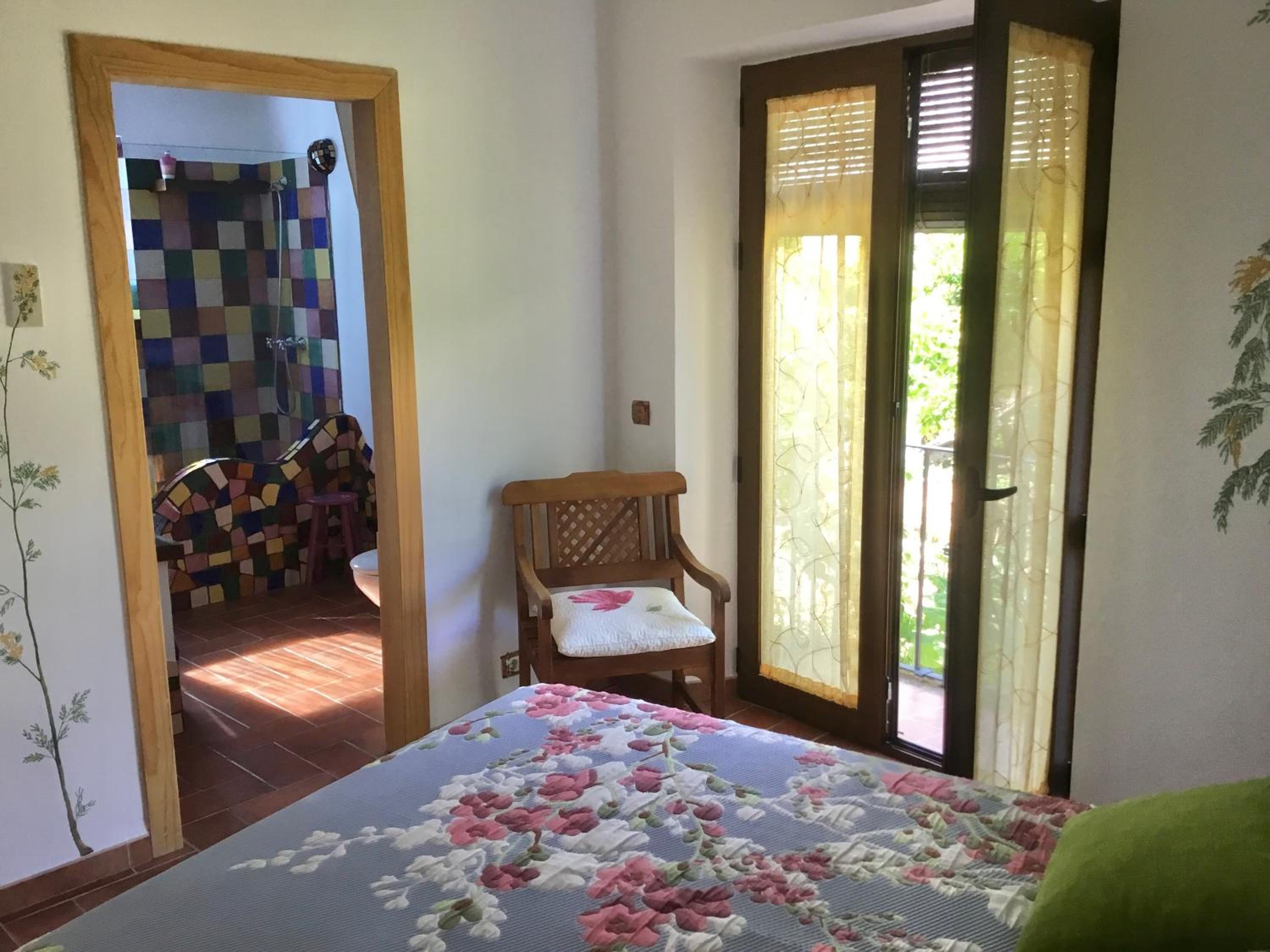 Deluxe Double Room with Private Bathroom photo 2