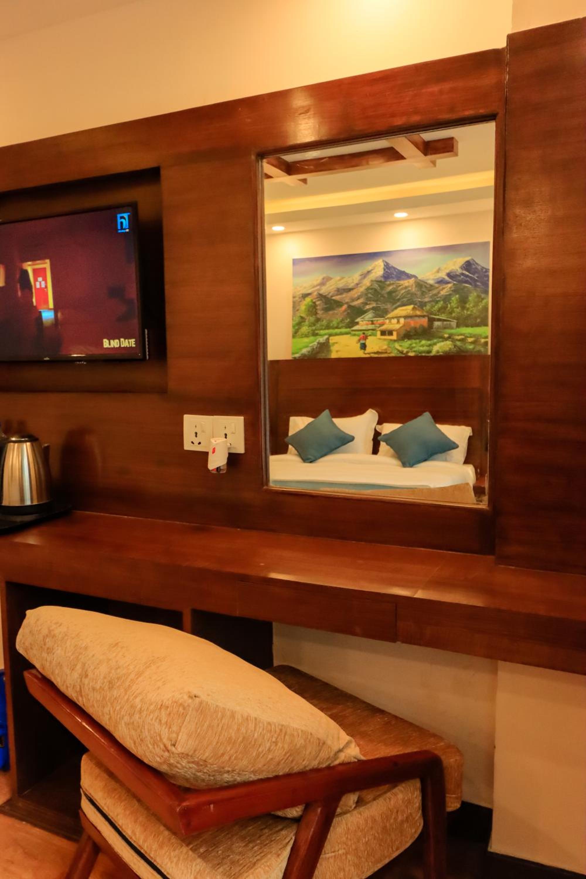 Deluxe King Room - 10% off on Food & Beverage, 15% off on Laundry, Early check-in & Late check-out by 2 hours photo 1