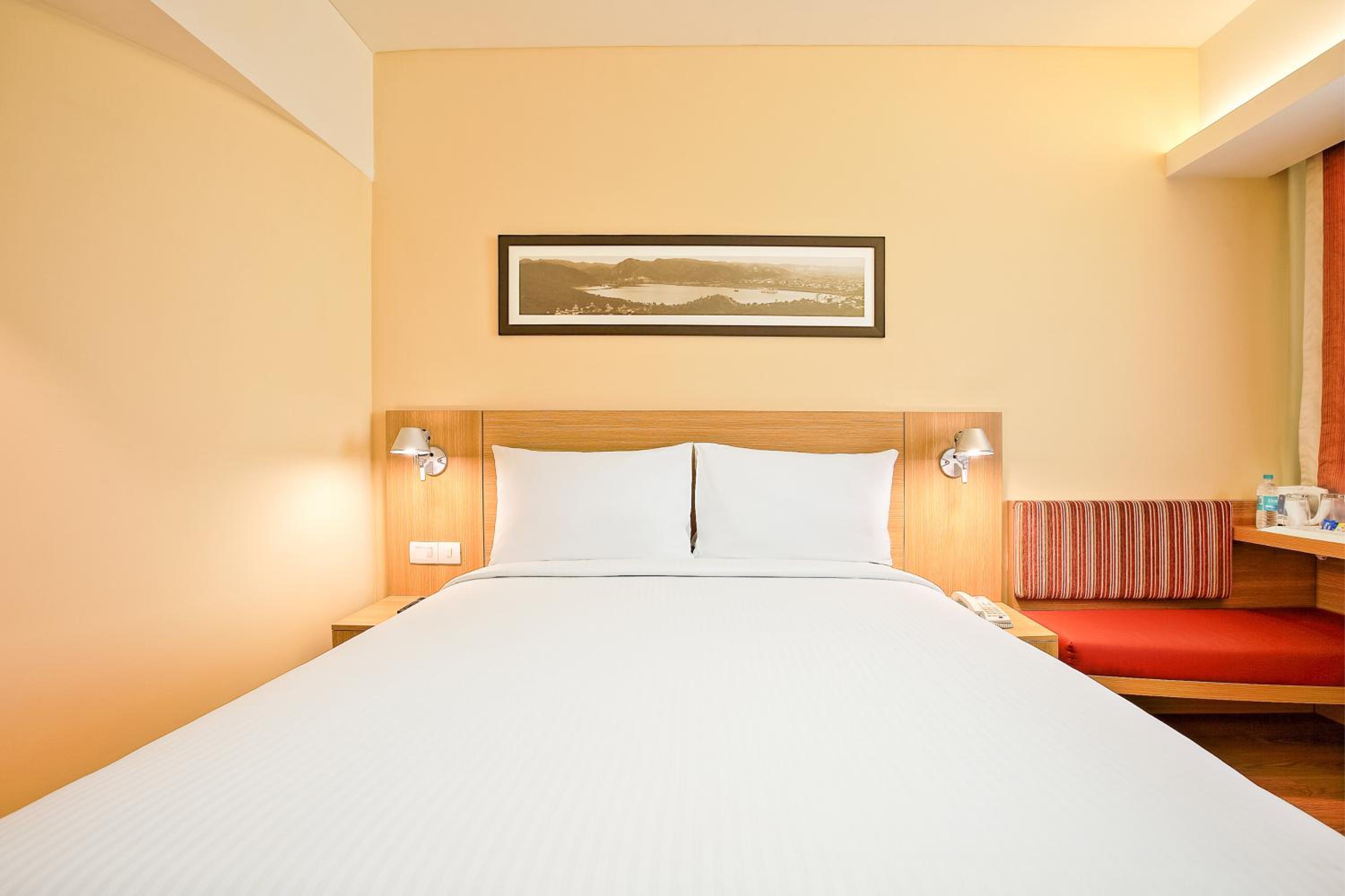Standard Queen Room - Photo 7