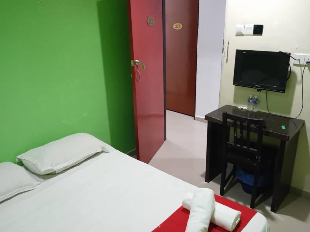 Budget Double Room - Photo 4