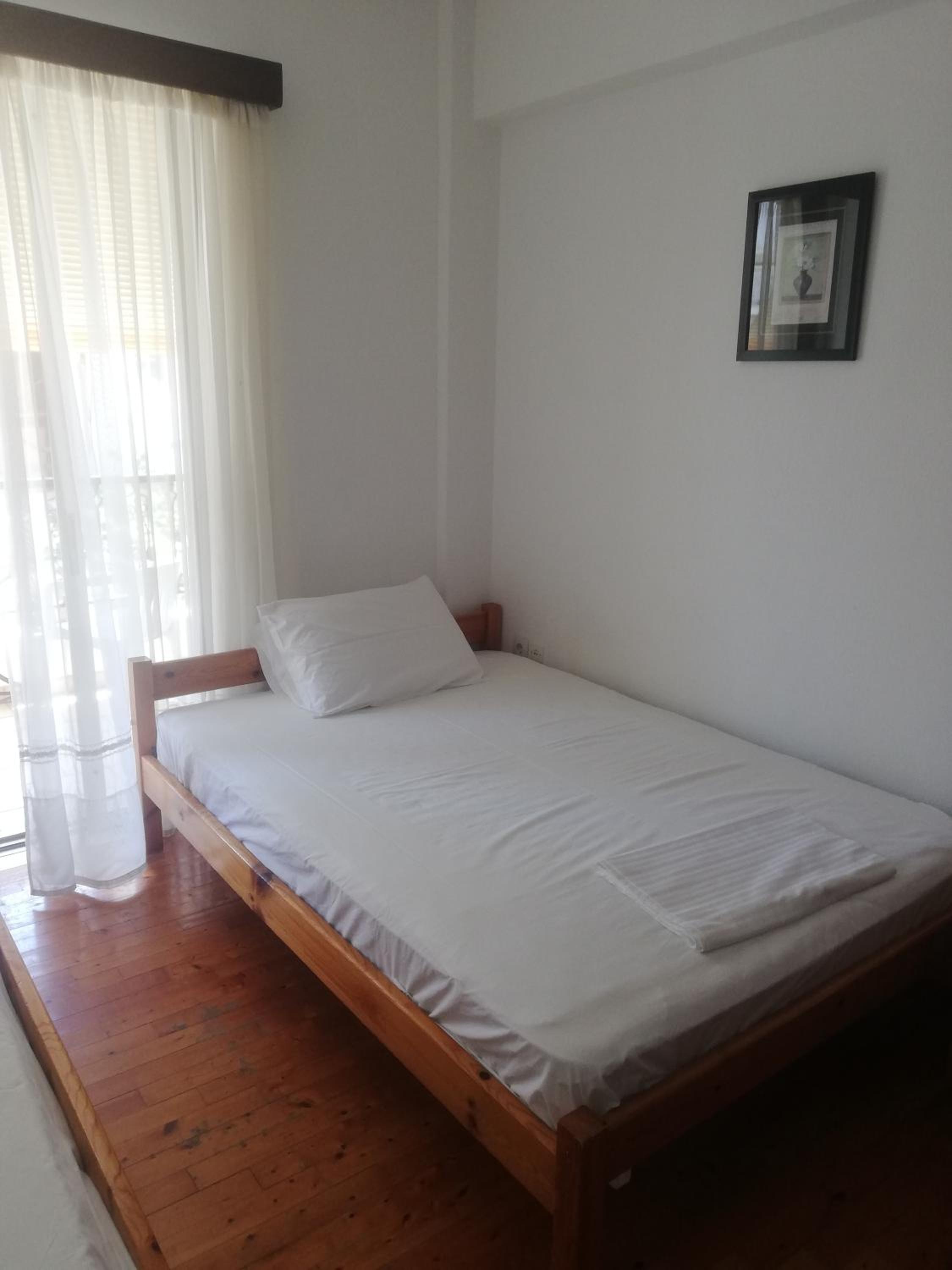 One-Bedroom Apartment - Photo 3