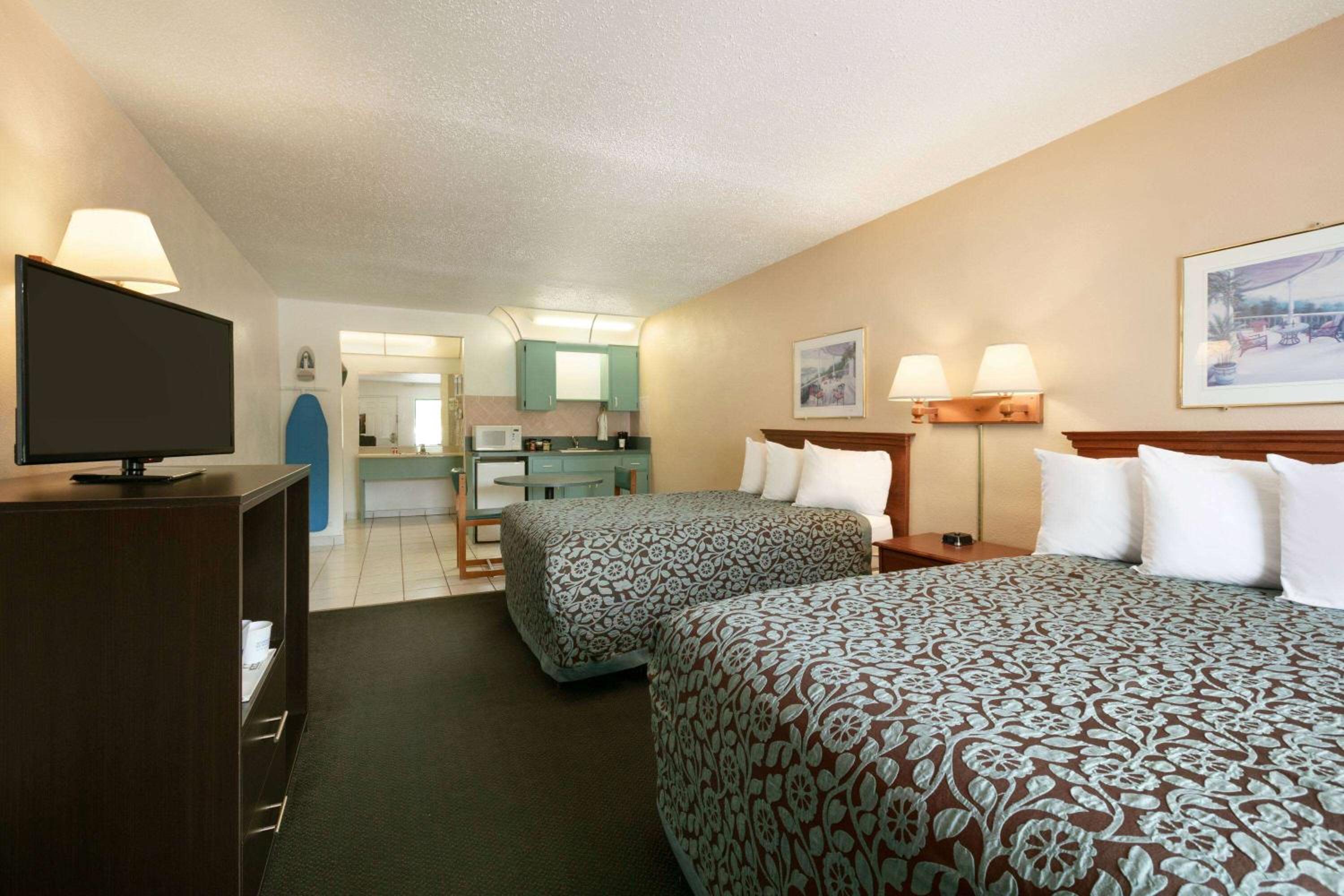Studio with Two Double Beds - Non-Smoking