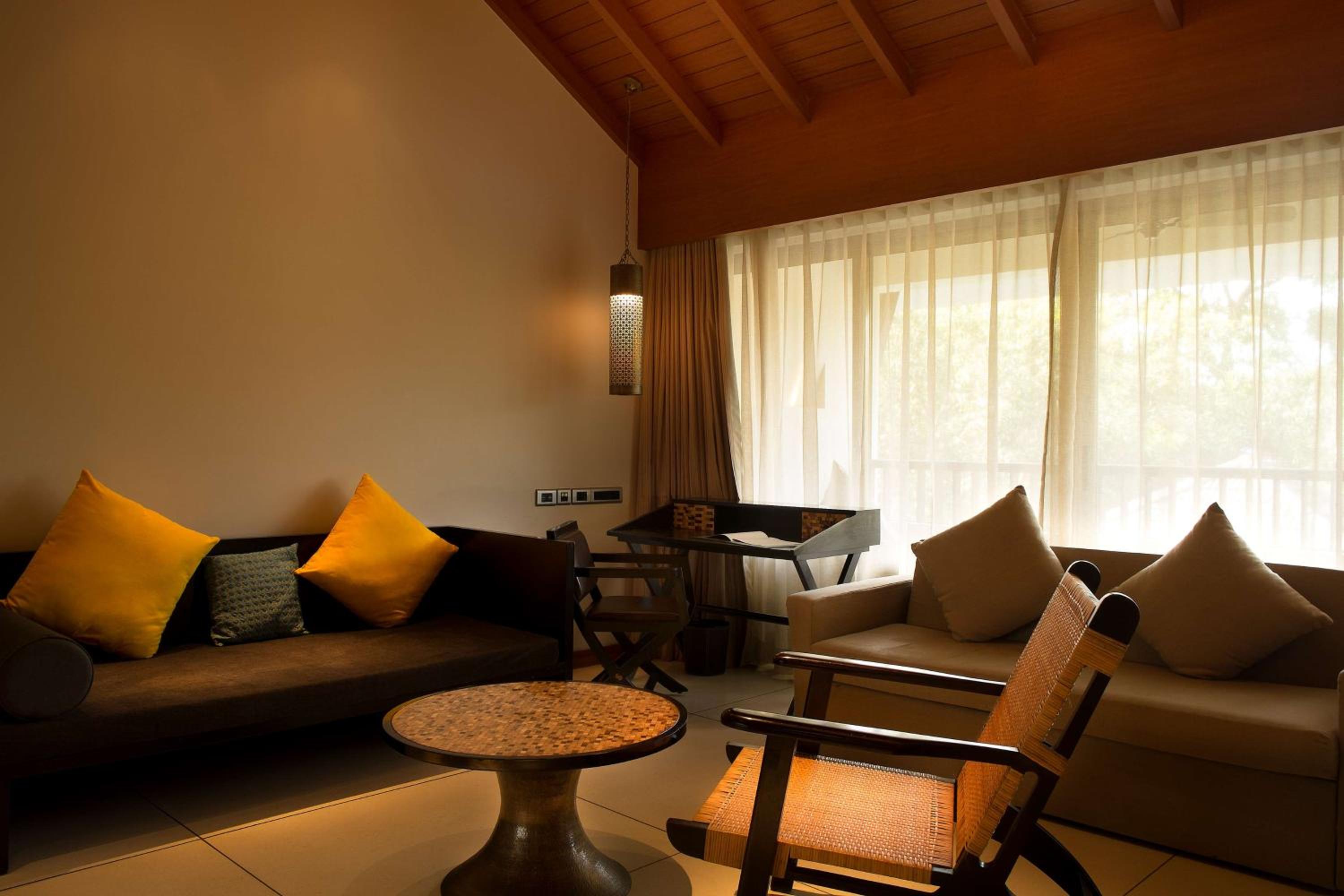 Family Suite with Balcony - Complimentary Gonsua beach shuttle service - Photo 3