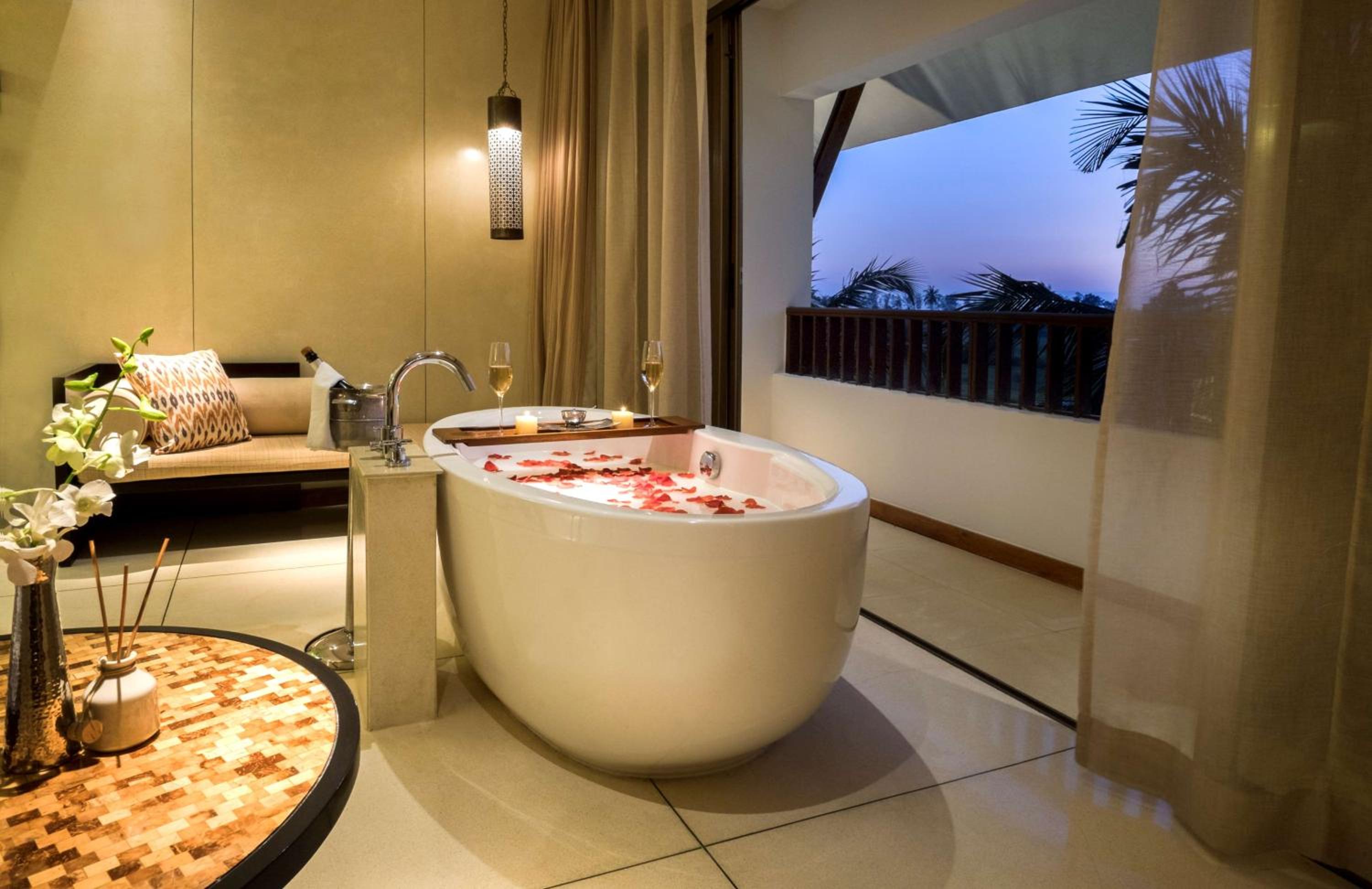Suite With Balcony And Pool View - Photo 6