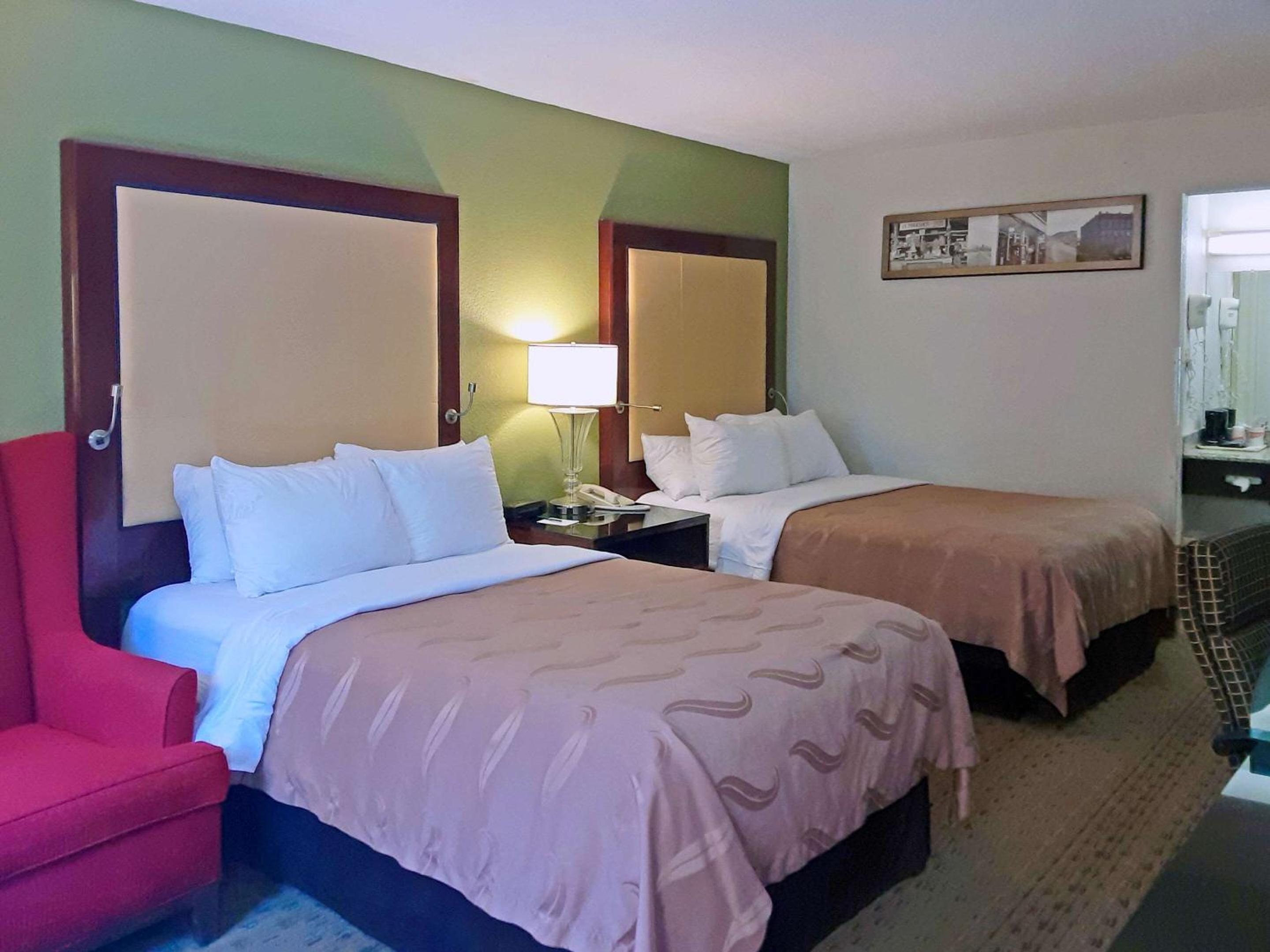 Double Room with Two Double Beds - Smoking - Photo 1
