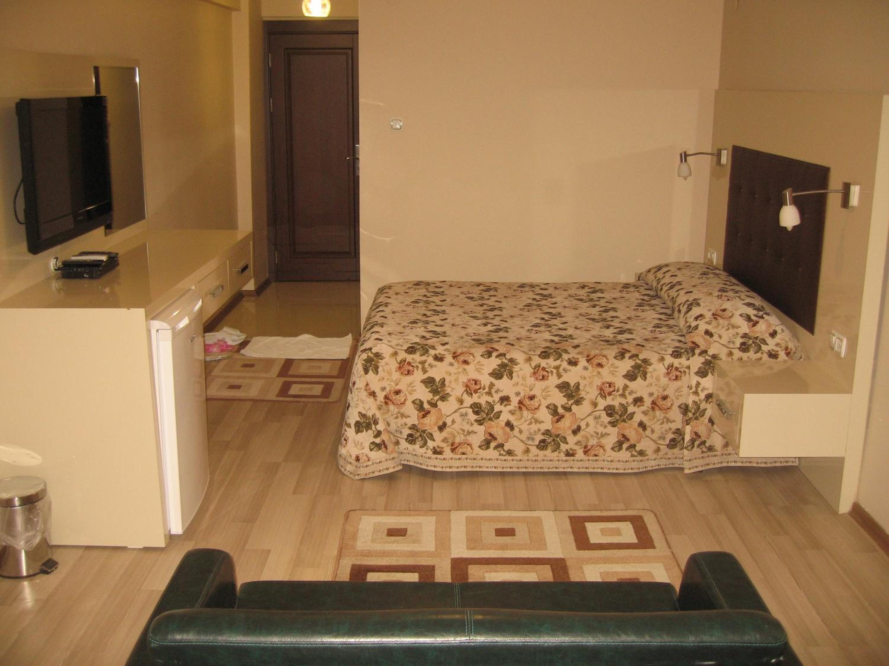 Standard Double or Twin Room photo 2